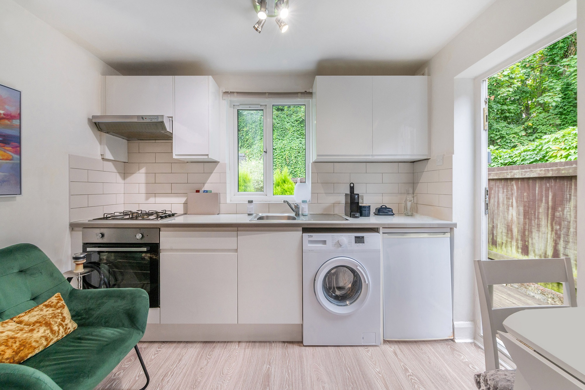 15 Oak Grove, Cricklewood, London, NW2 3LS 
