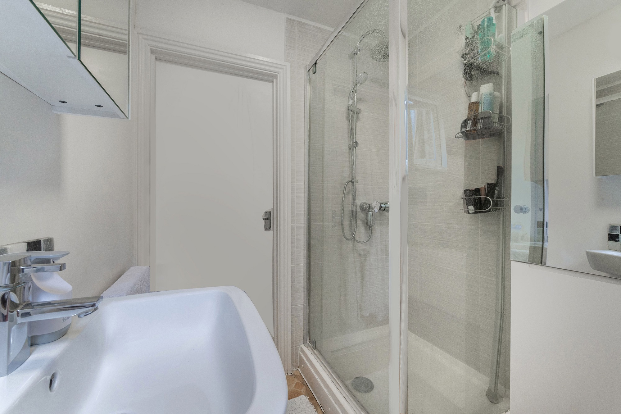 15 Oak Grove, Cricklewood, London, NW2 3LS 
