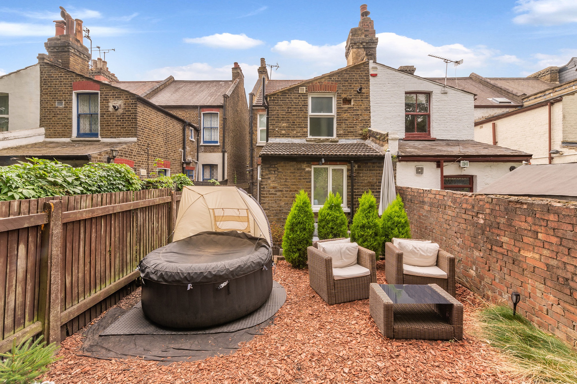 15 Oak Grove, Cricklewood, London, NW2 3LS 
