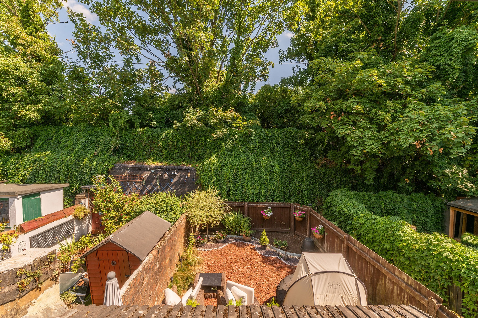 15 Oak Grove, Cricklewood, London, NW2 3LS 
