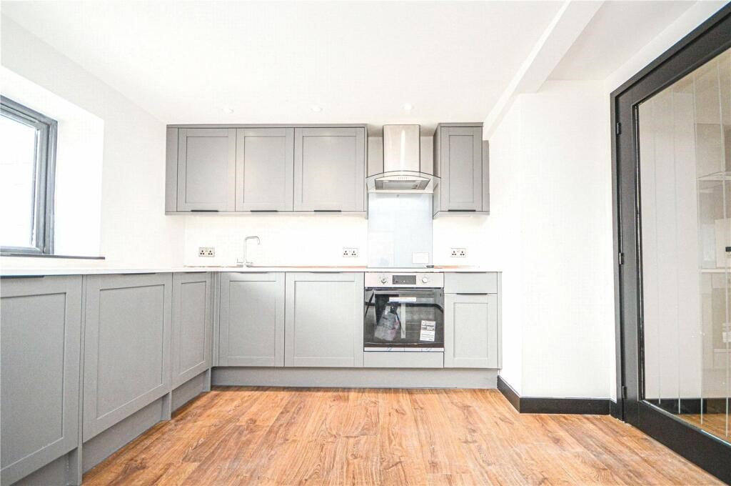 Flat 3, 49-51 Regent Street, Swindon, SN1 1JS