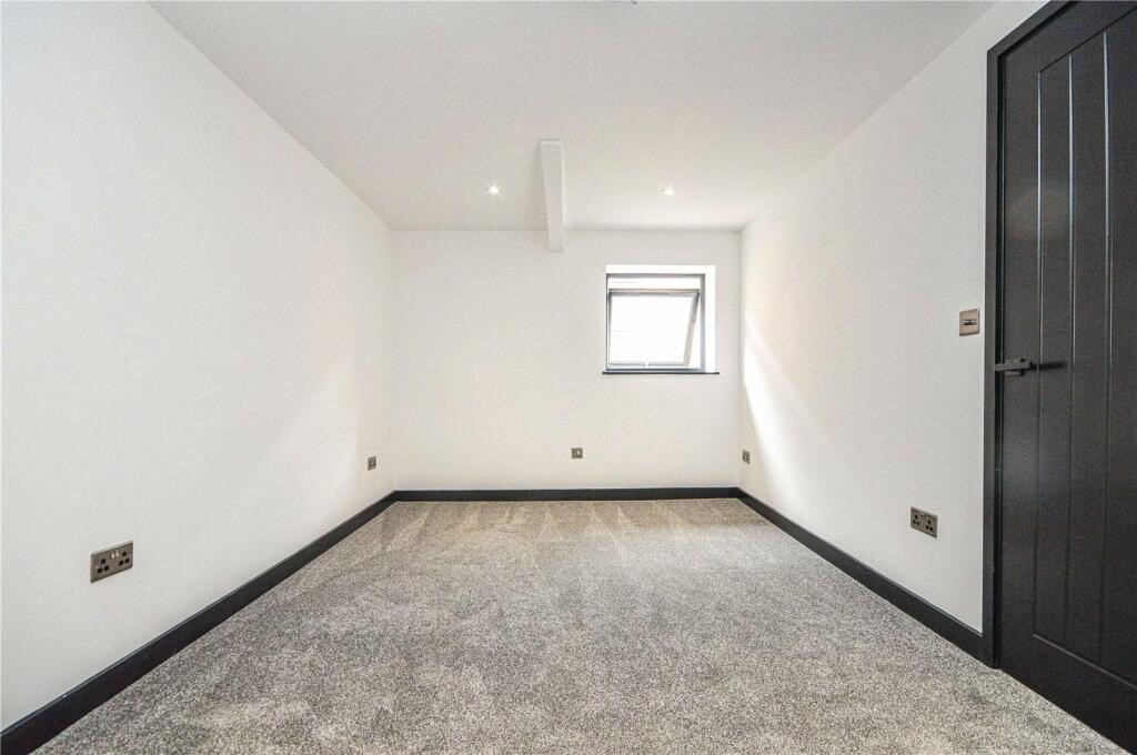 Flat 3, 49-51 Regent Street, Swindon, SN1 1JS