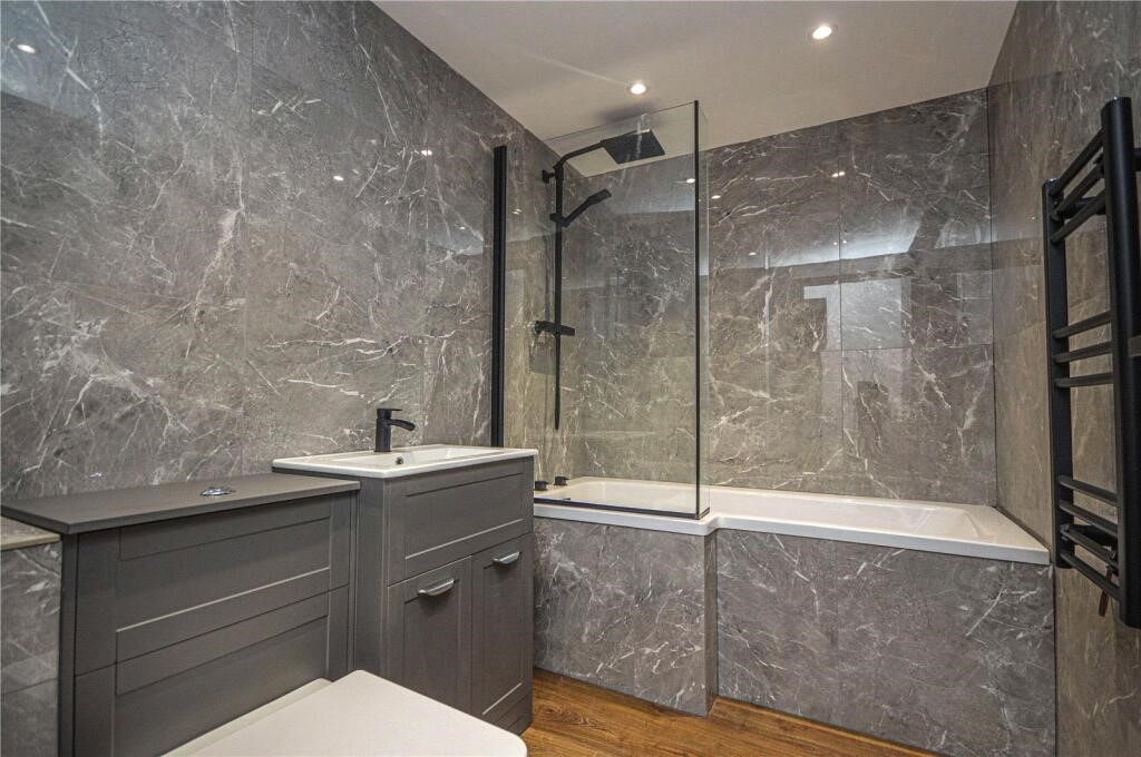 Flat 3, 49-51 Regent Street, Swindon, SN1 1JS
