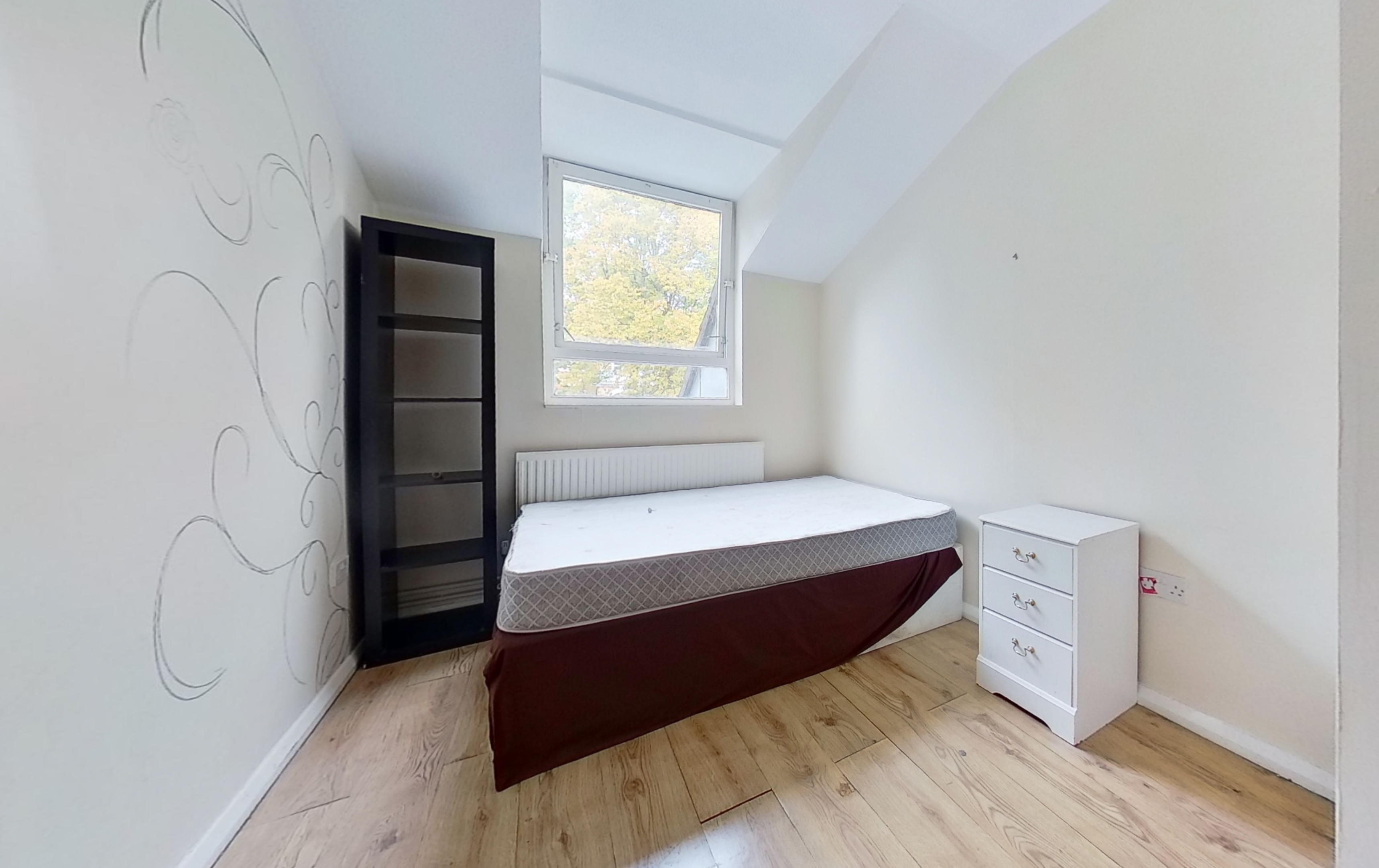 Royal Oak, 250 St Johns Way, Archway, London N19 3RJ