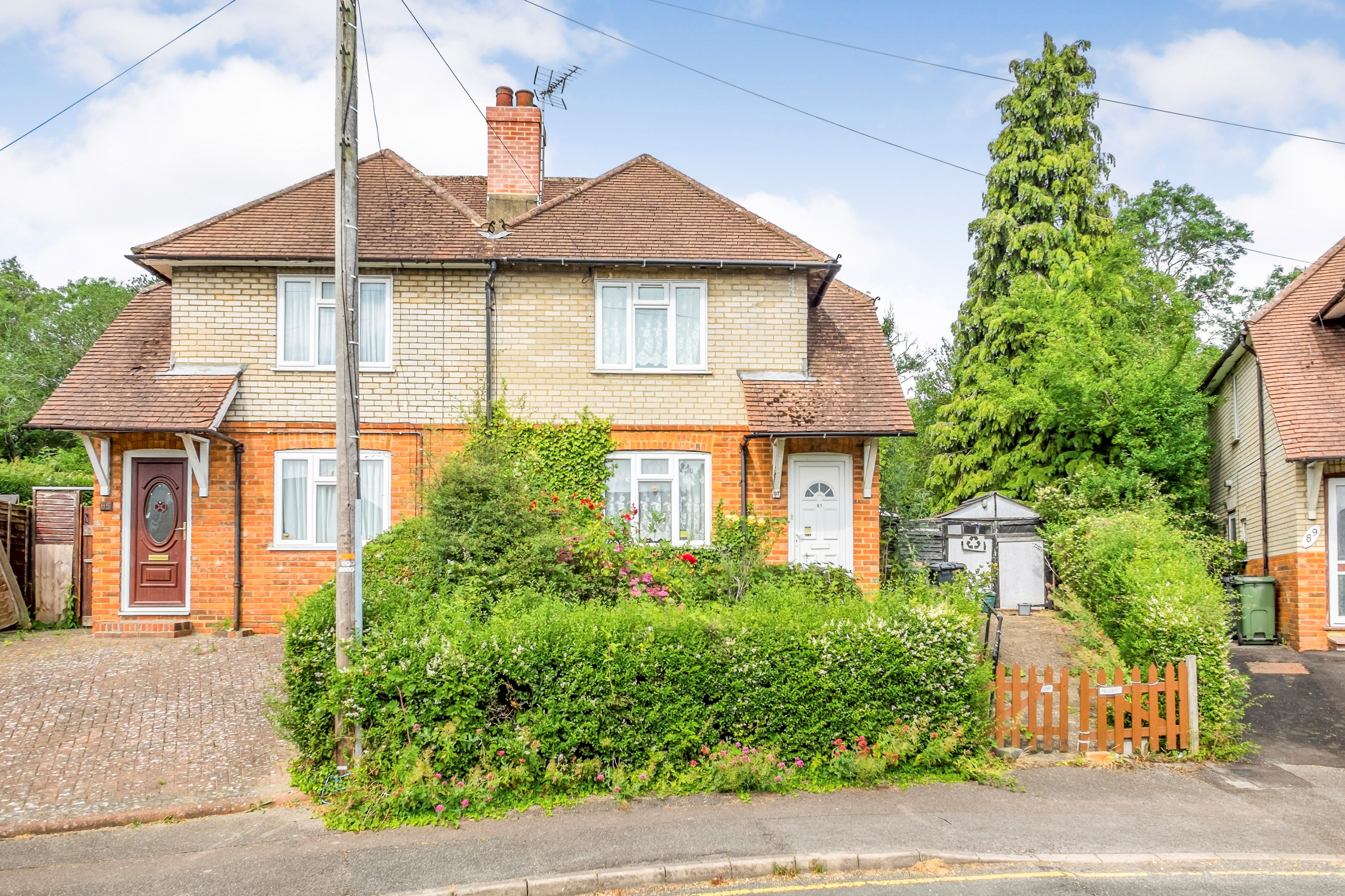 87 Raymond Crescent, Guildford, Surrey, GU2 7SZ