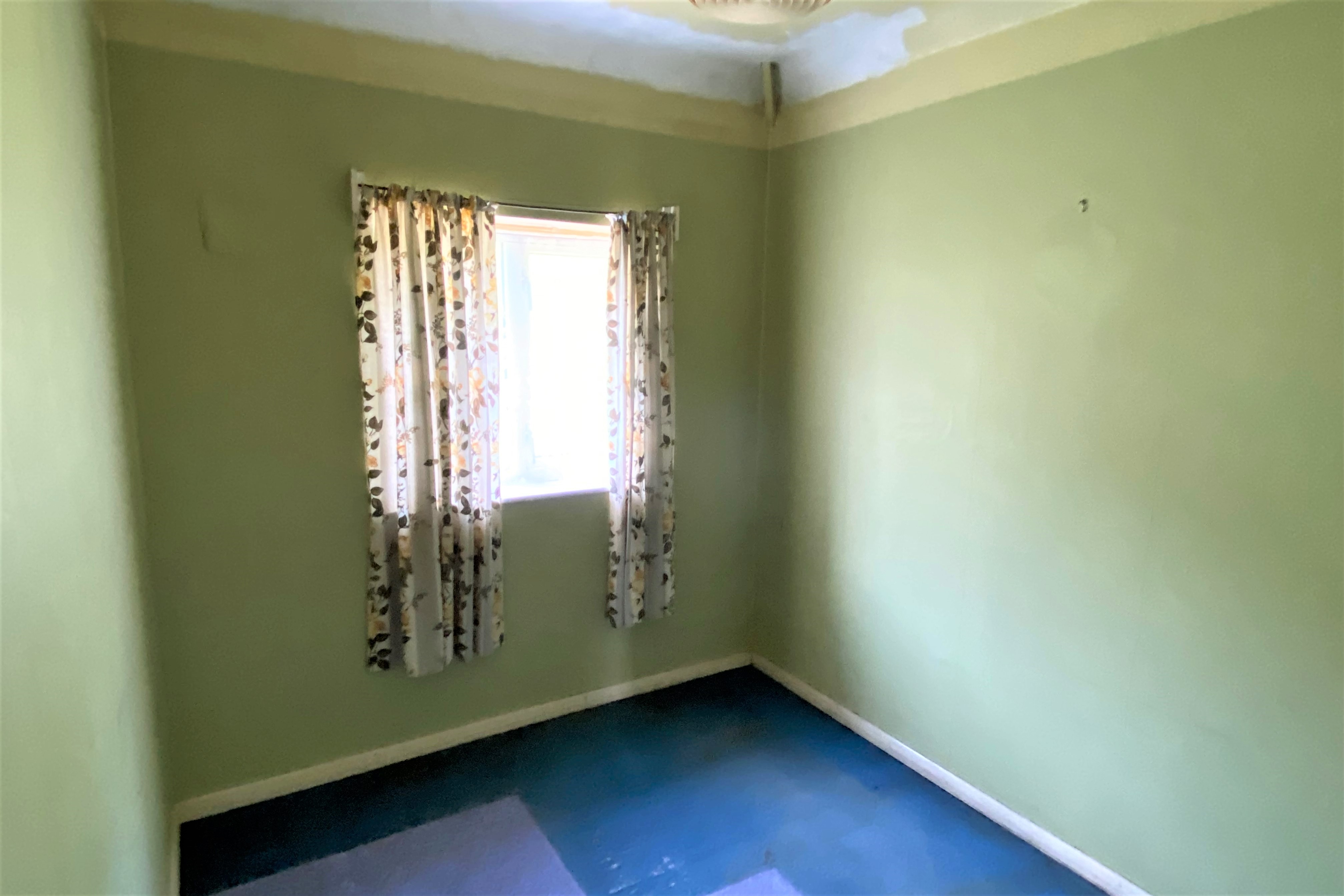 87 Raymond Crescent, Guildford, Surrey, GU2 7SZ