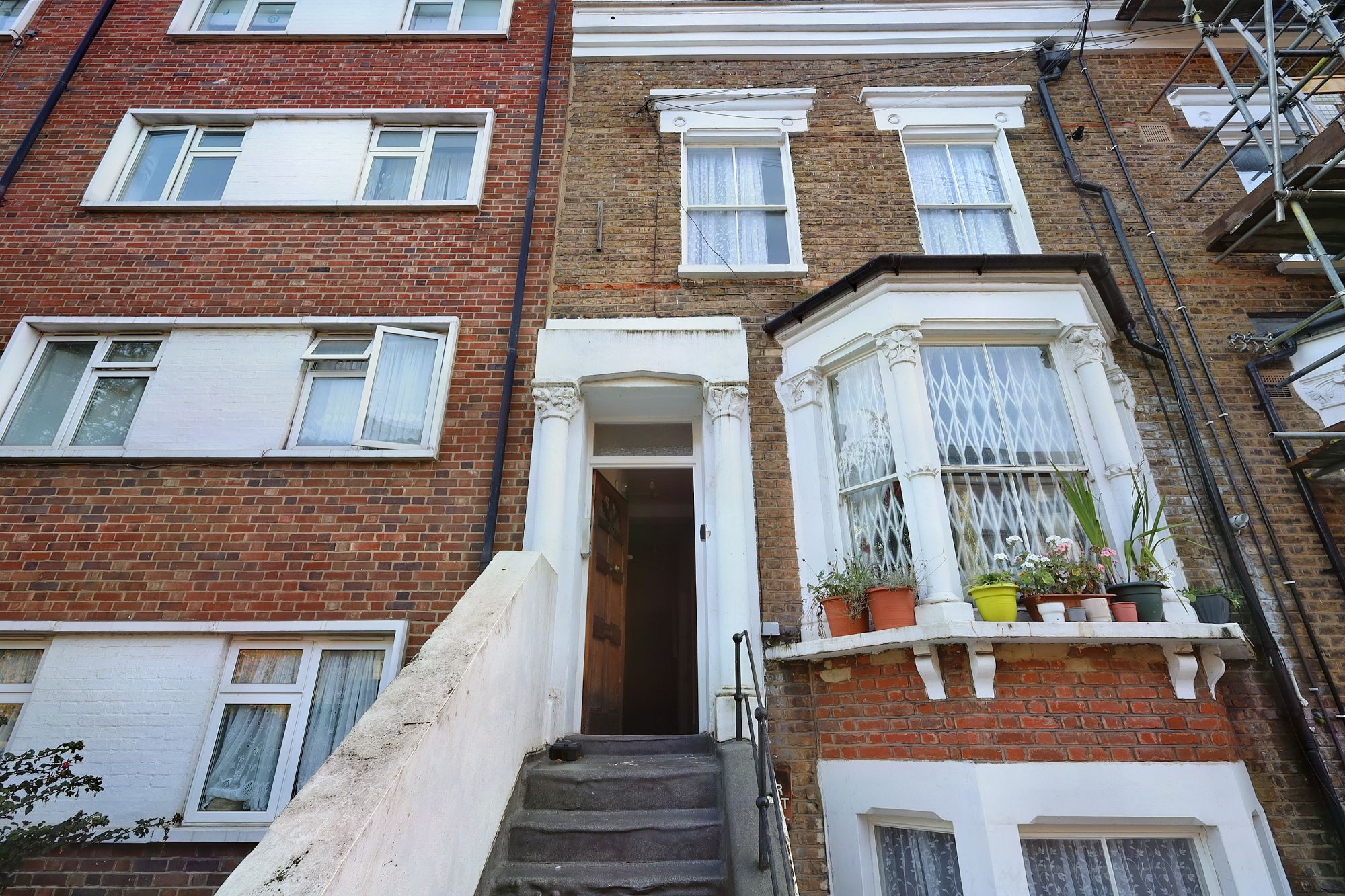 177D Kilburn Park Road, Kilburn, London, NW6 5LG