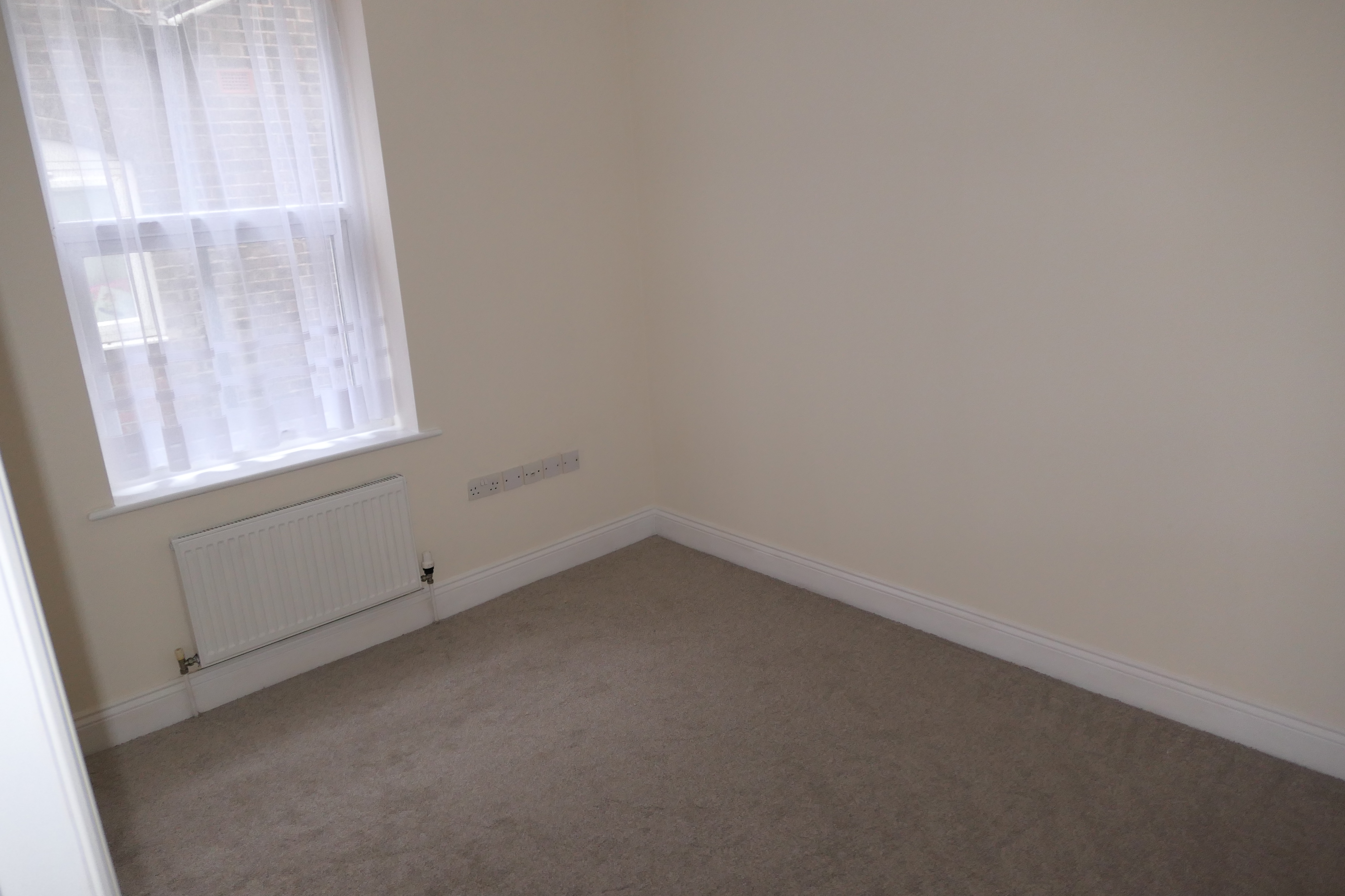 Flat 1, 35 Chatsworth Road, Croydon, Surrey, CR0 1HE