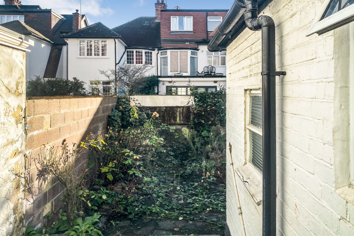 9 Alyth Gardens, Temple Fortune, London NW11 7EN 