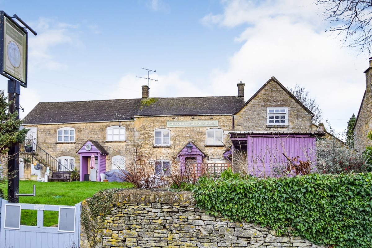 The Old Neighbourhood Inn, Midway, Chalford Hill, Stroud GL6 8EN
