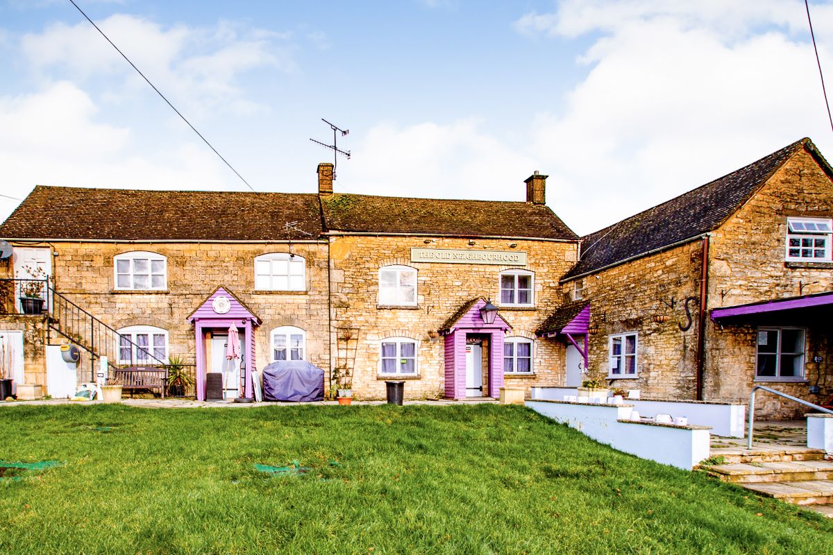 The Old Neighbourhood Inn, Midway, Chalford Hill, Stroud GL6 8EN
