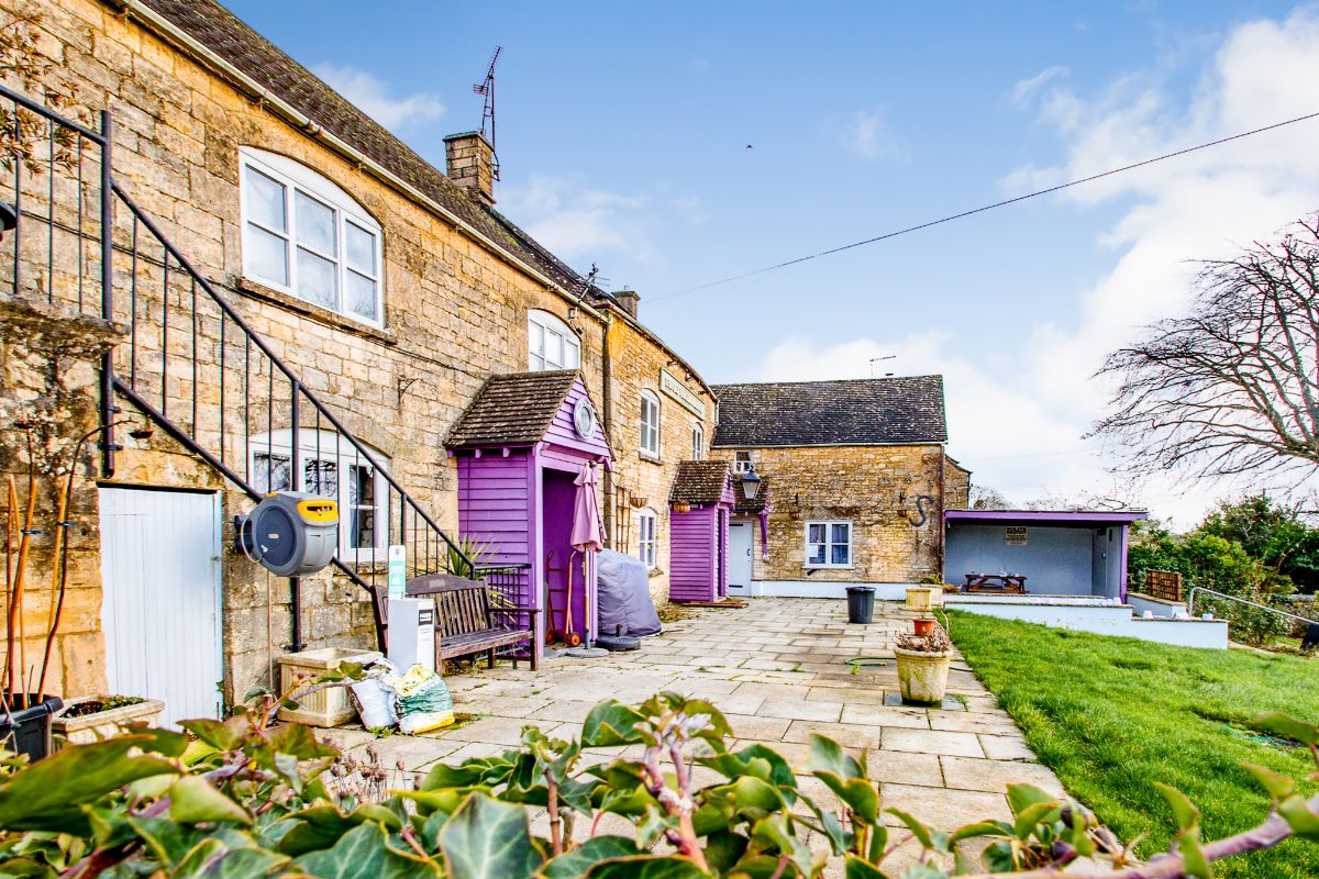 The Old Neighbourhood Inn, Midway, Chalford Hill, Stroud GL6 8EN
