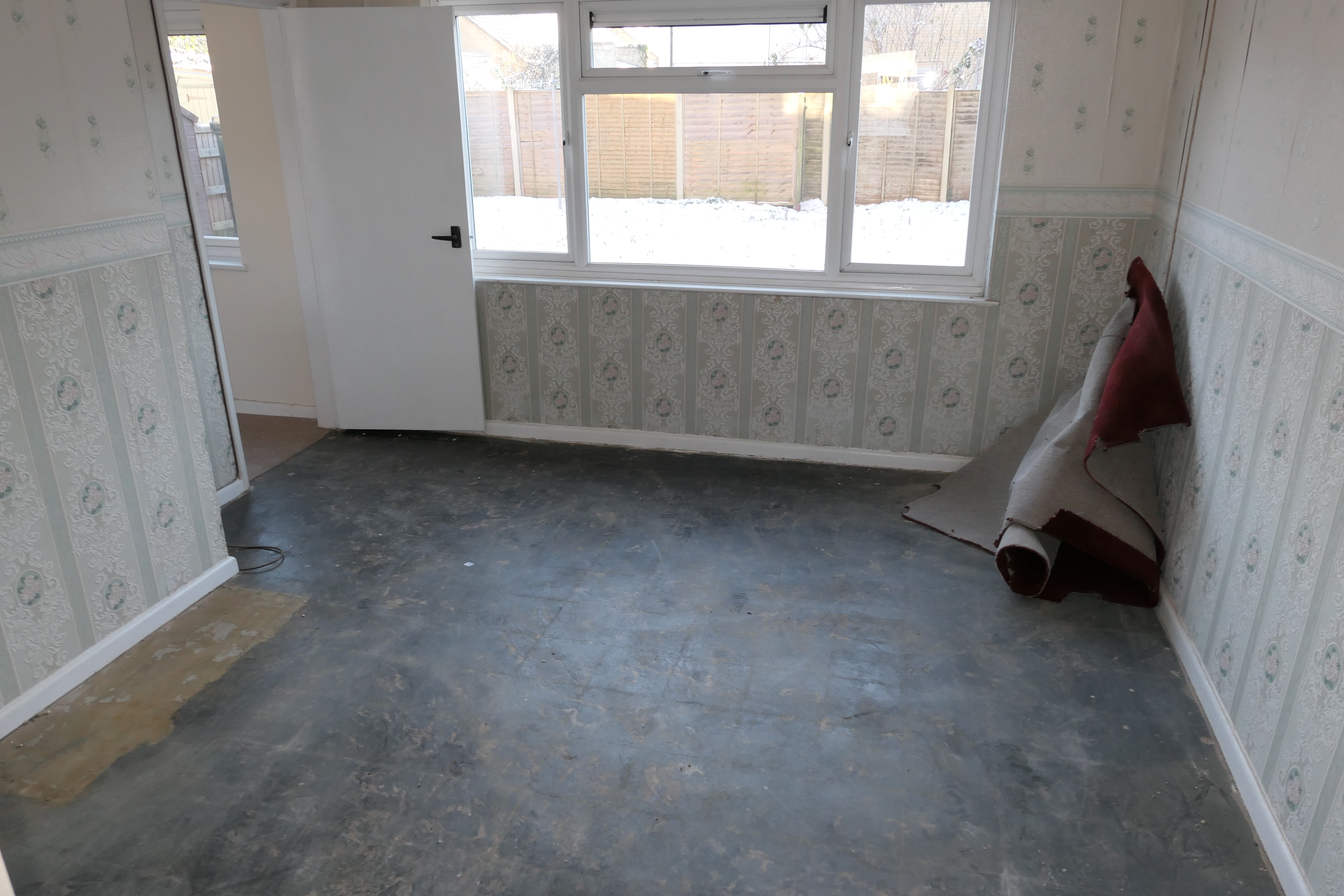 27 Pound Close, Lyneham, near Royal Wotton Bassett, Wiltshire, SN15 4PJ
