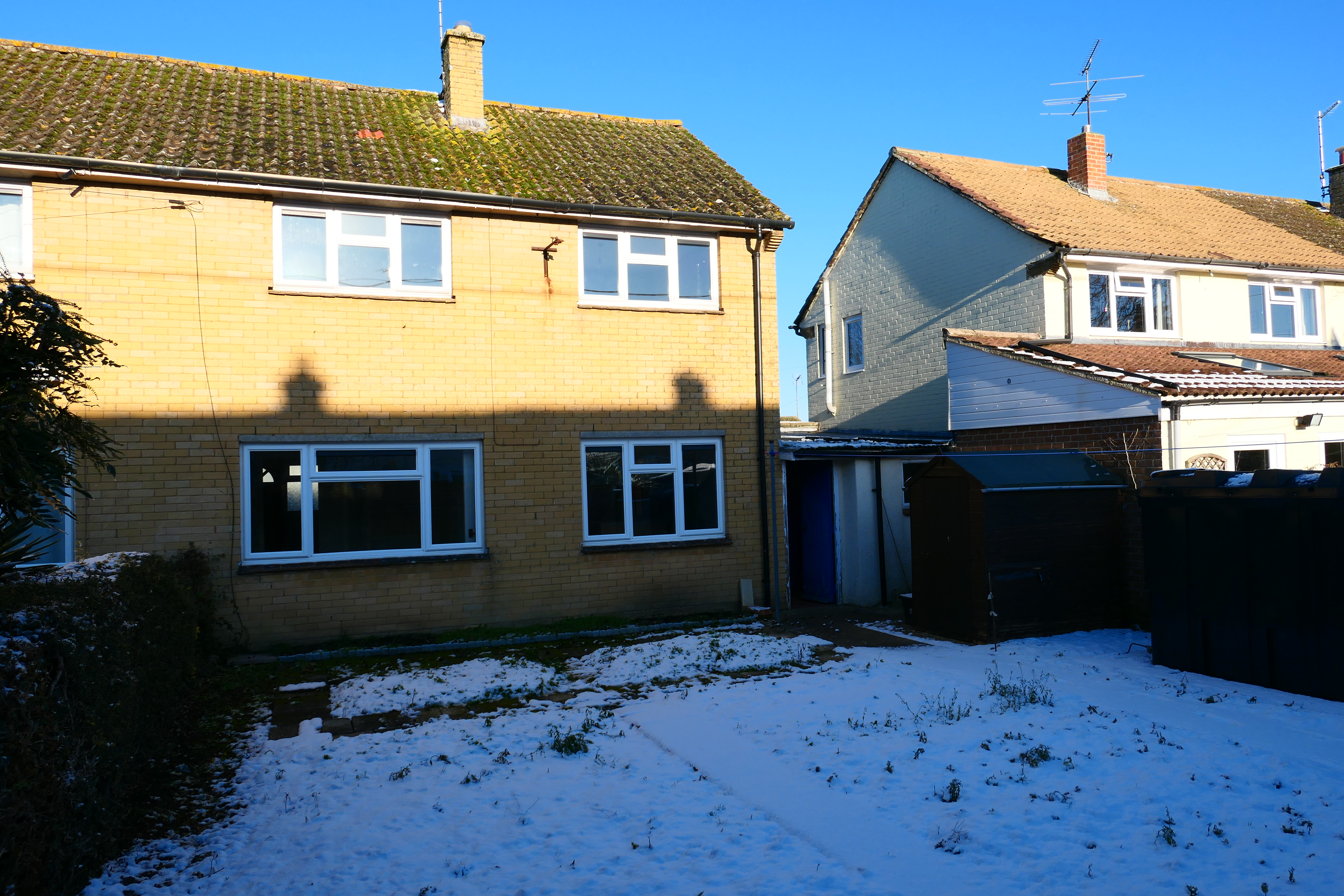 27 Pound Close, Lyneham, near Royal Wotton Bassett, Wiltshire, SN15 4PJ
