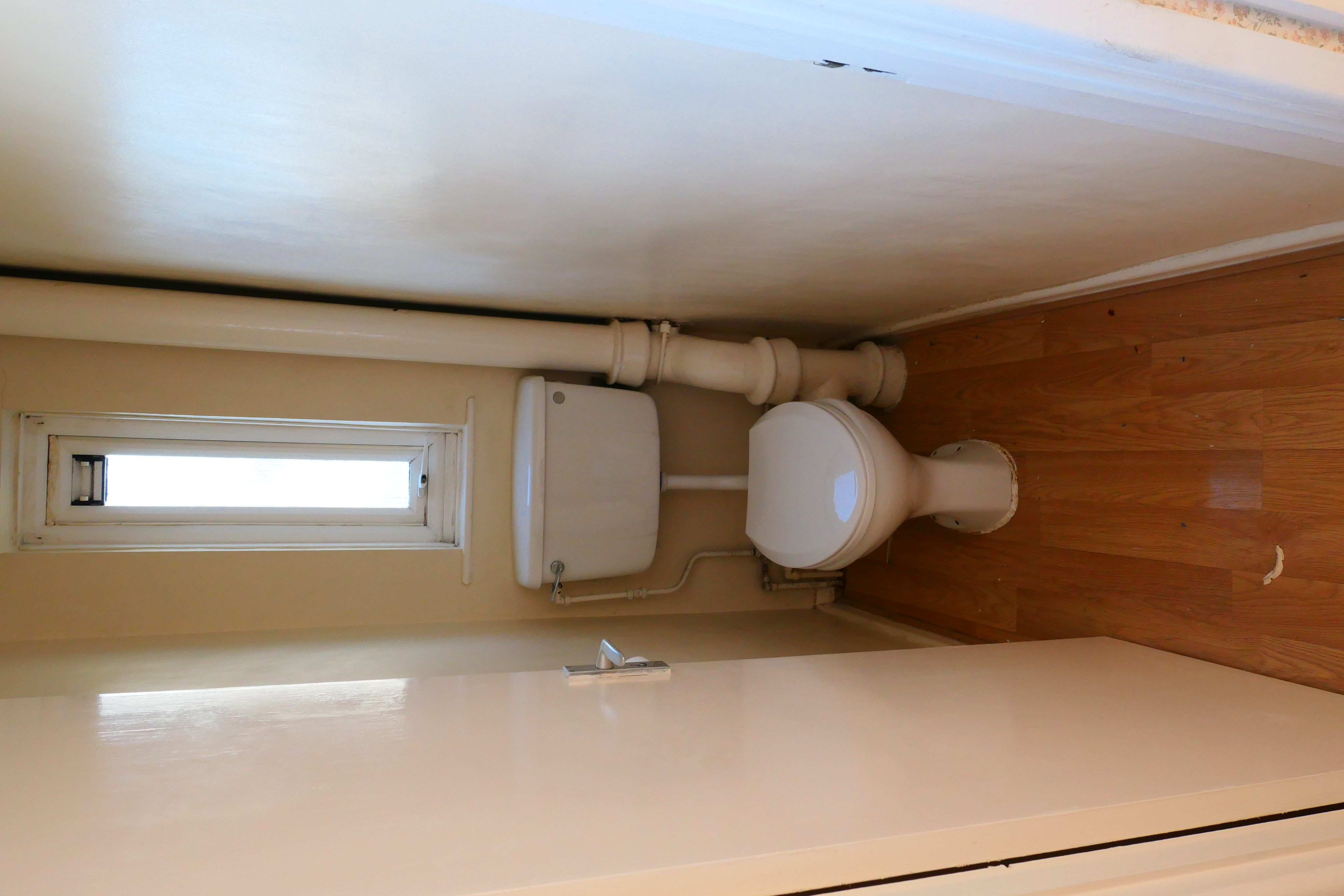 27 Pound Close, Lyneham, near Royal Wotton Bassett, Wiltshire, SN15 4PJ
