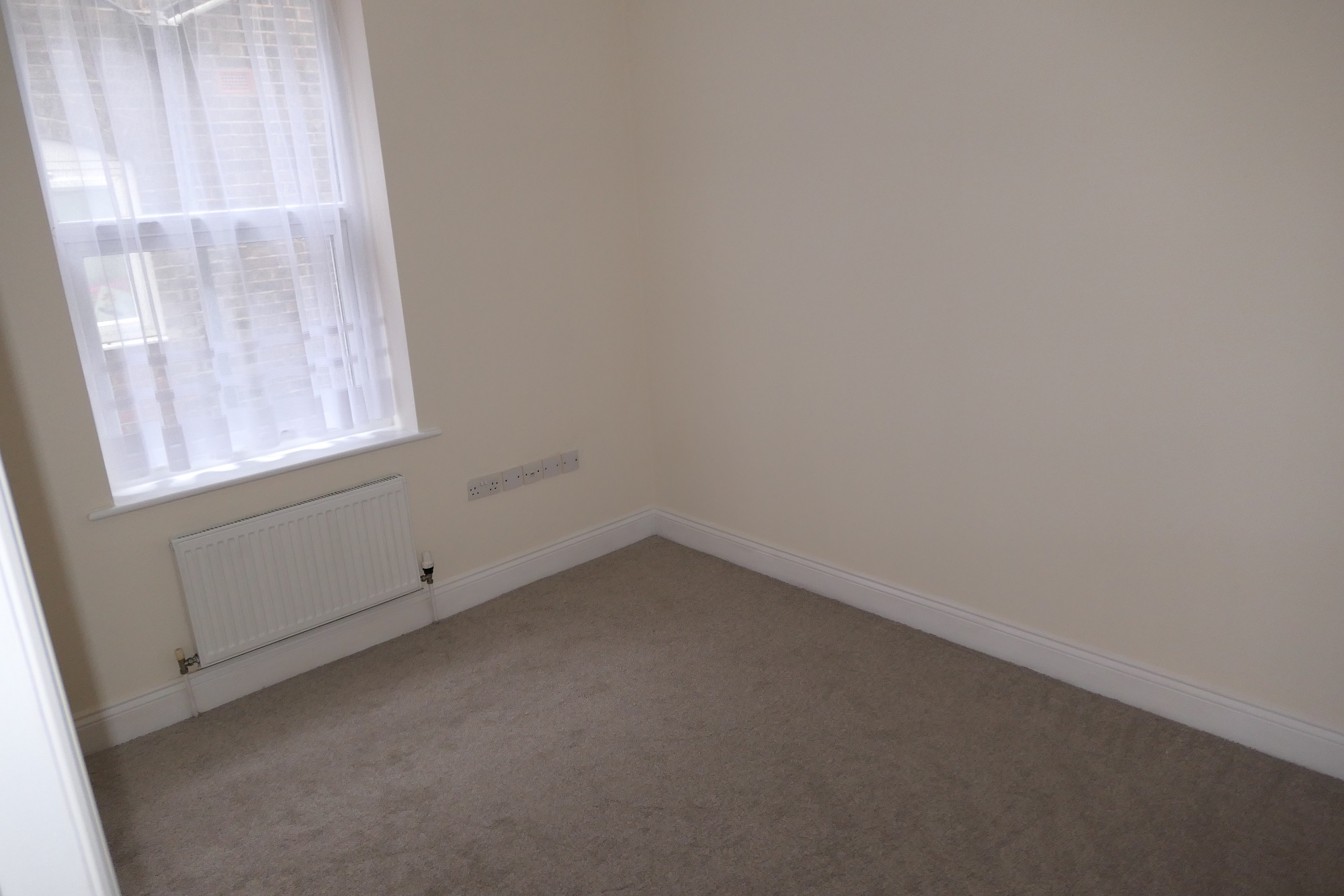 Flat 1, 35 Chatsworth Road, Croydon, Surrey, CR0 1HE