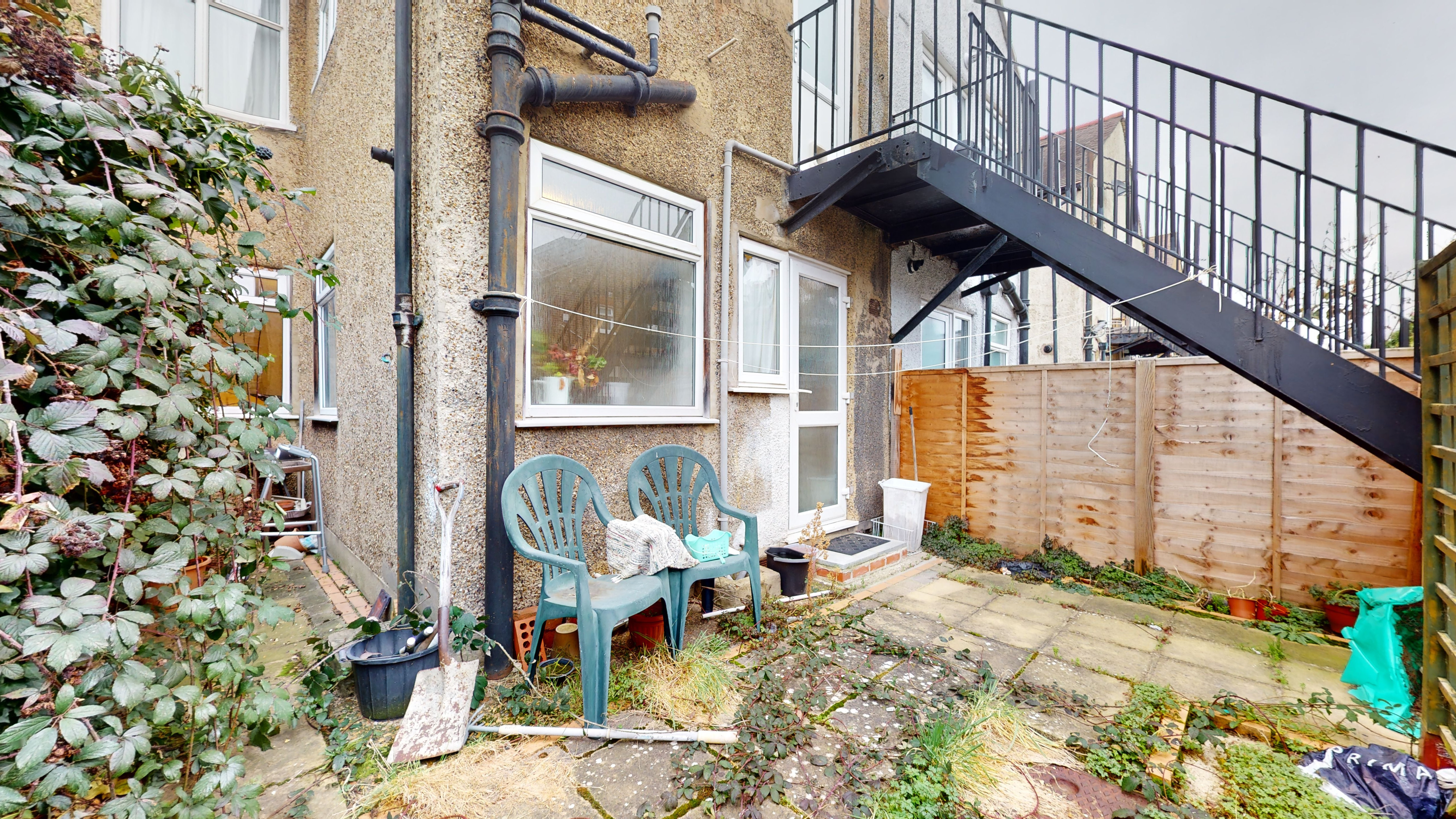 36 Dinton Road, Colliers Wood, London, SW19 2AP
