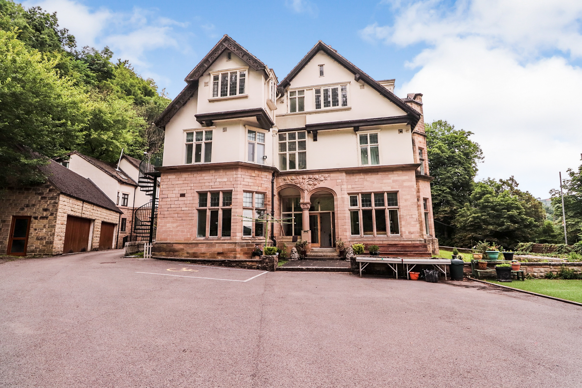 Cromford Court, Mansion House, 2 Derby Road, Matlock Bath, Derbyshire, DE4 3PY