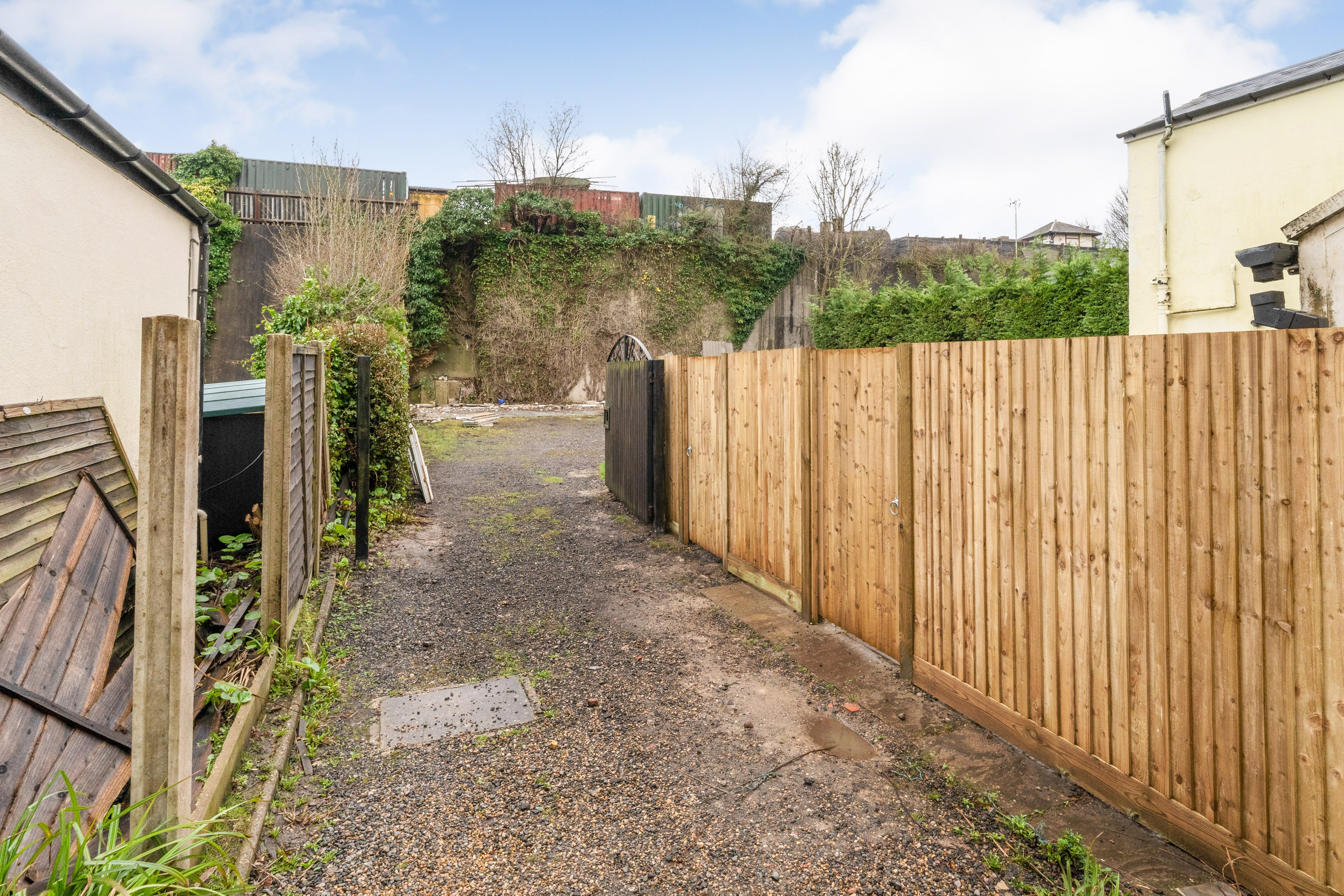 Land to the rear of 25 Eridge Road, Tunbridge Wells, Kent, TN4 8HJ