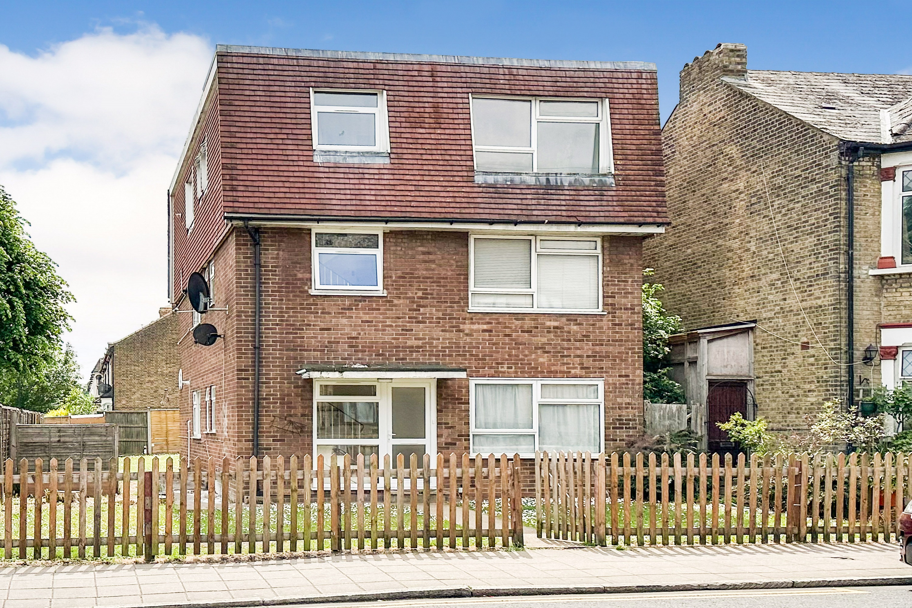 Flat 3, 131 Ordnance Road, Enfield, Middlesex, EN3 6AF