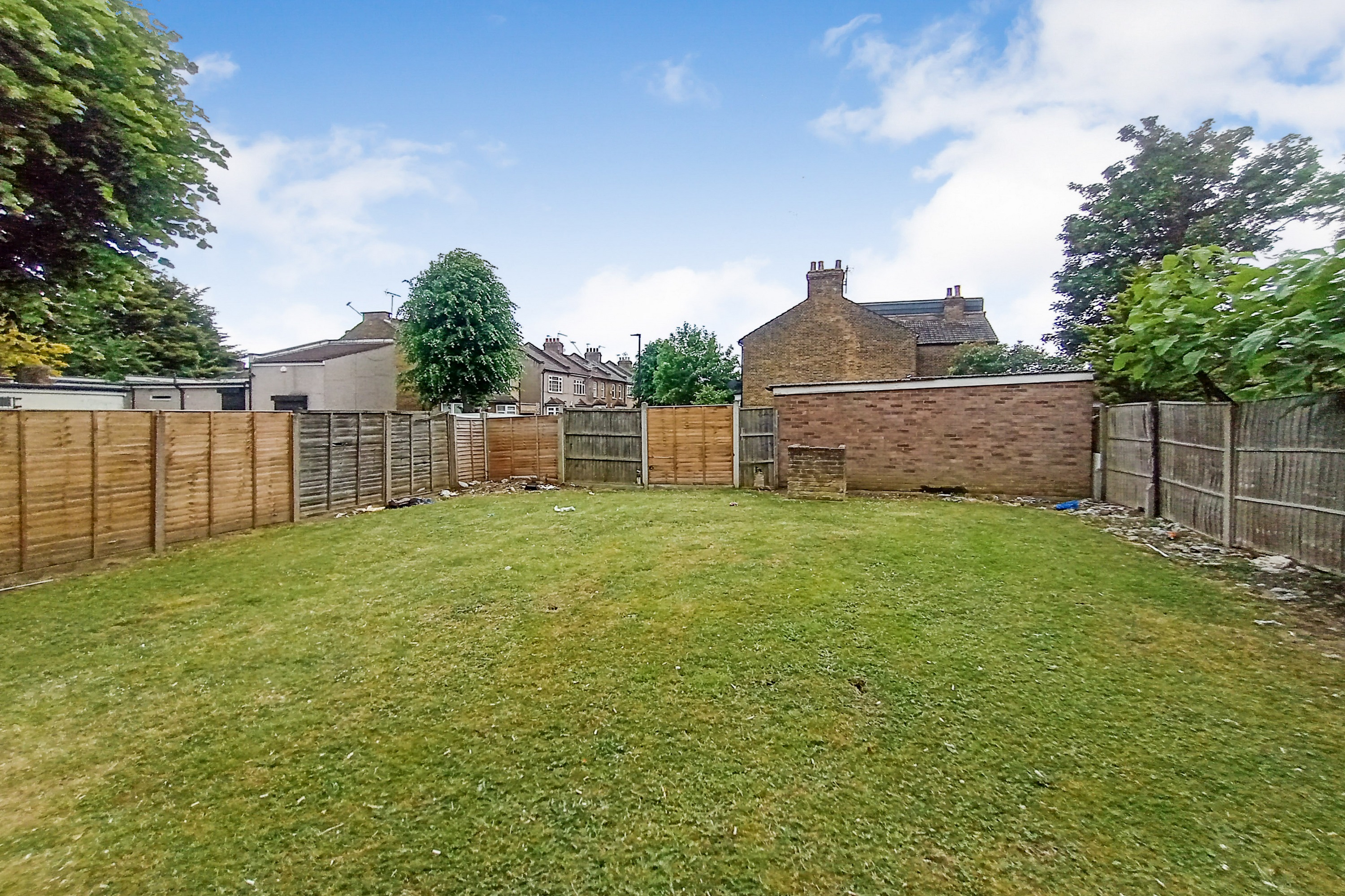 Flat 3, 131 Ordnance Road, Enfield, Middlesex, EN3 6AF
