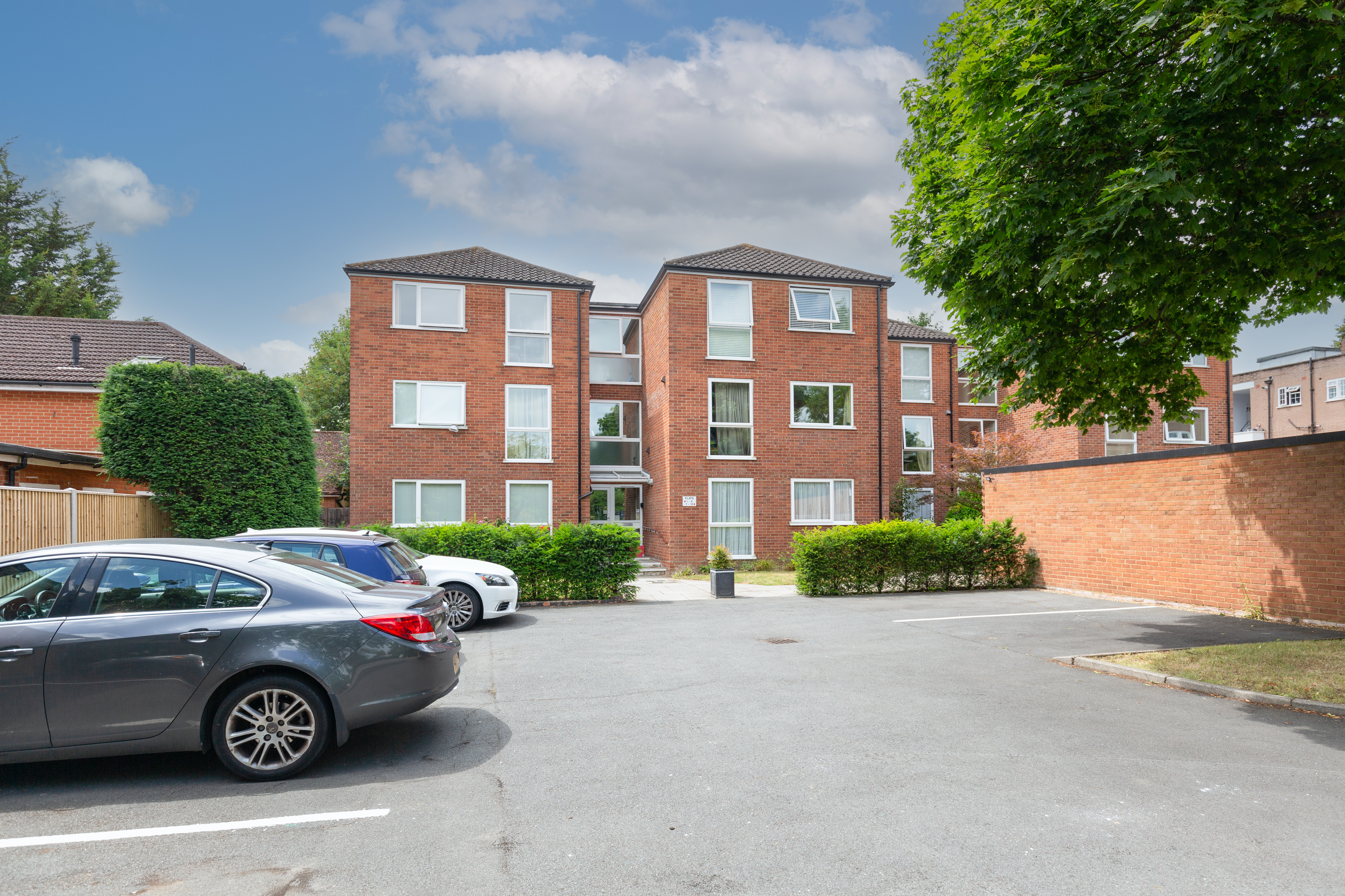 8 Blatchford Court, Hersham Road, Walton-on-Thames, Surrey, KT12 1LA