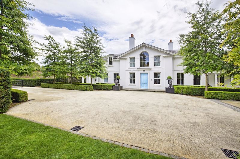 Jupiter, Coopers Lane, Northaw, Potters Bar, Hertfordshire EN6 4NJ