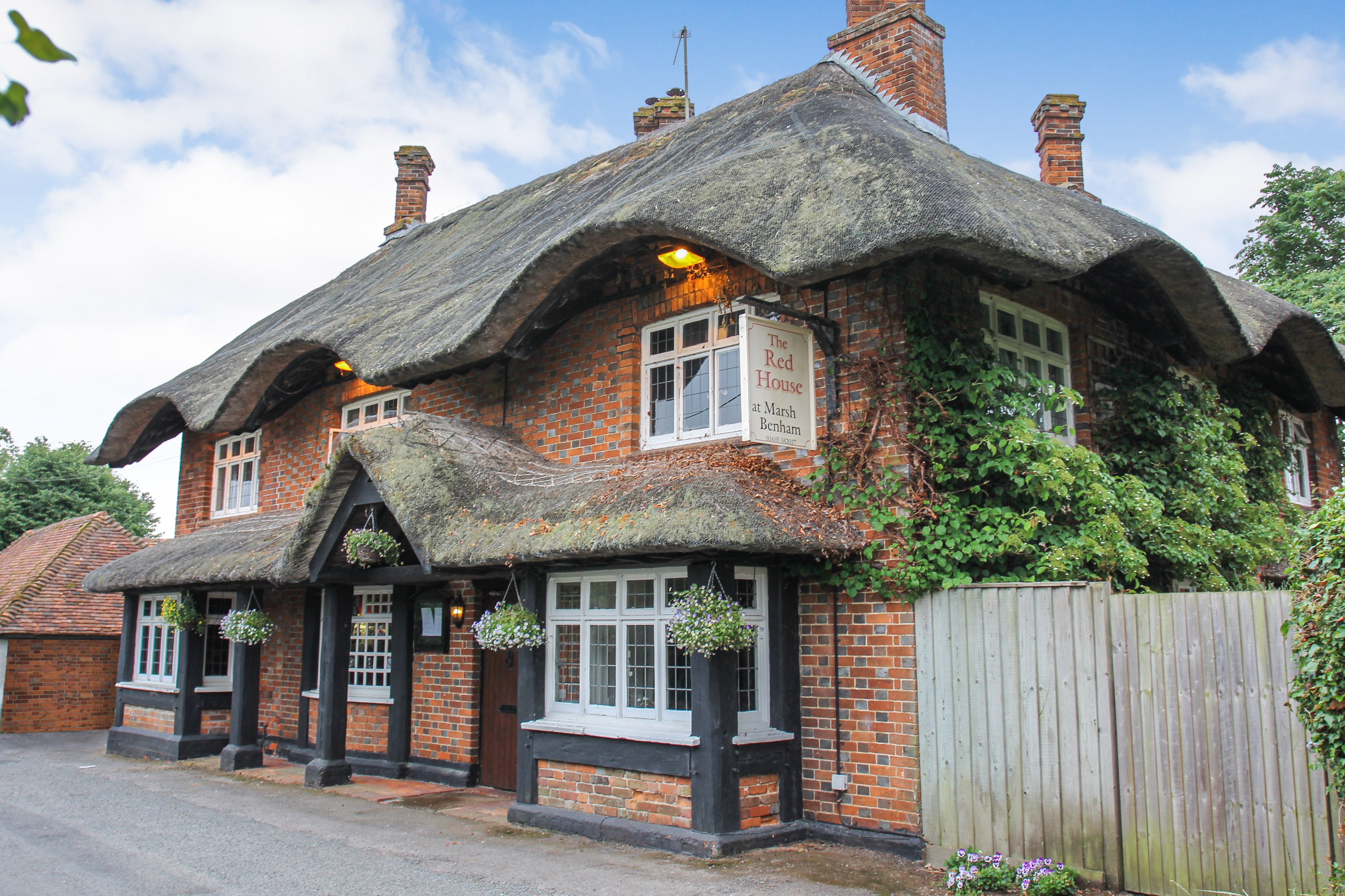 The Red House, Marsh Benham, Newbury, RG20 8LY