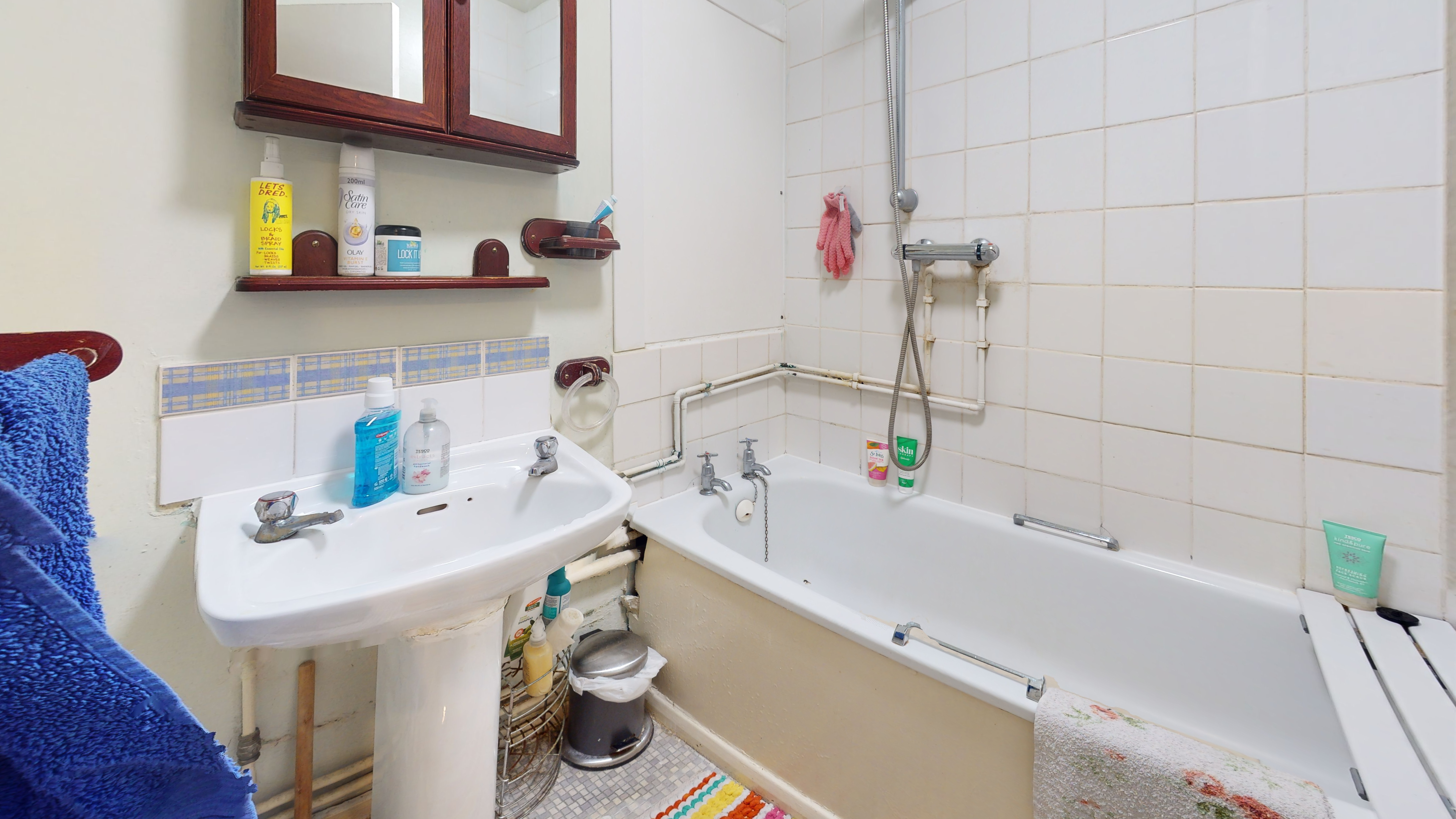 Flat 1 Hornchurch, Gloucester Road, Tottenham, London, N17 6LR