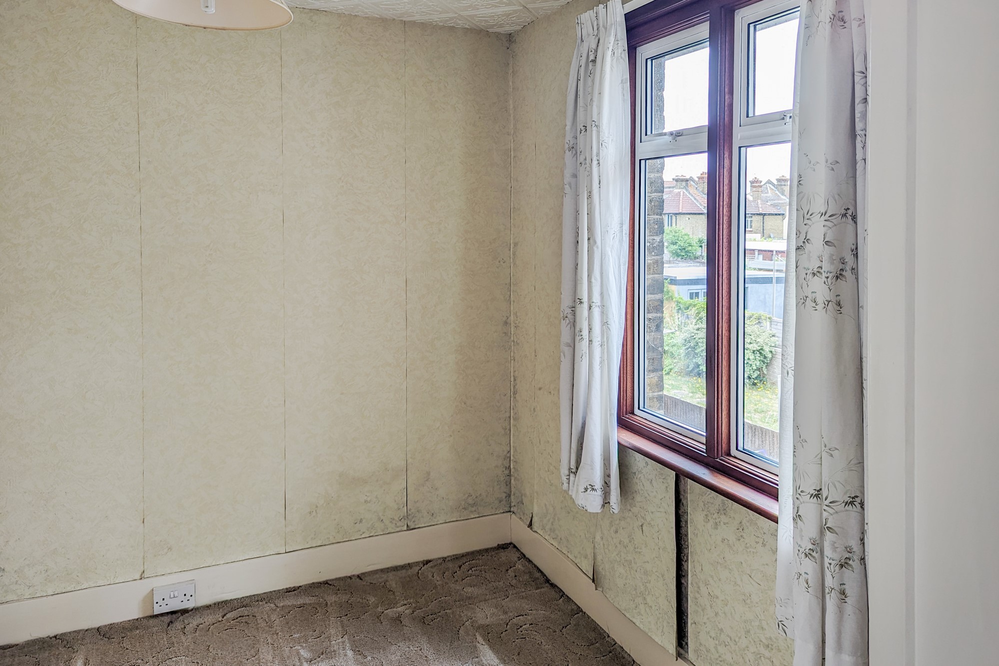 17 Oak Road, Erith, Kent, DA8 2NL
