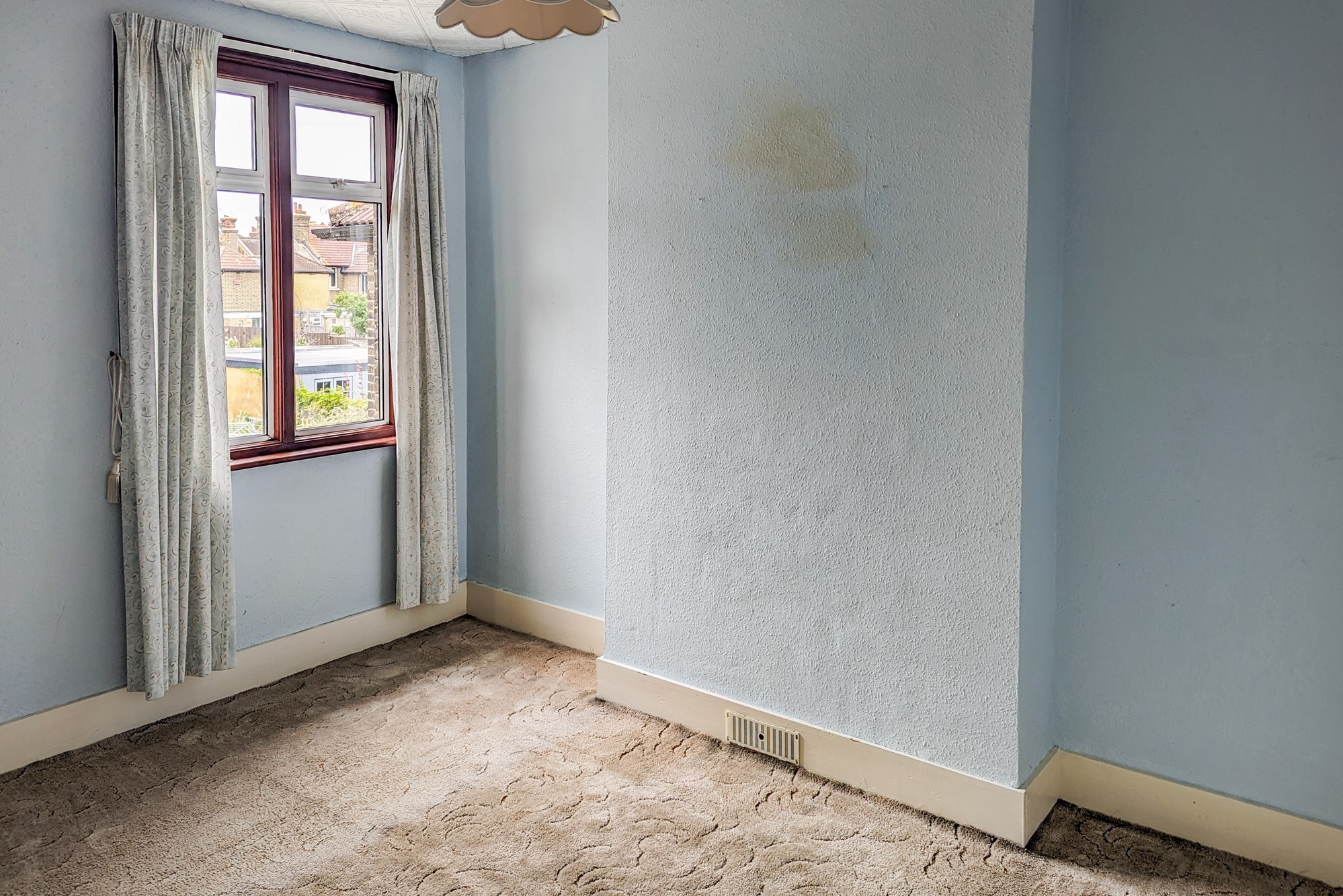 17 Oak Road, Erith, Kent, DA8 2NL