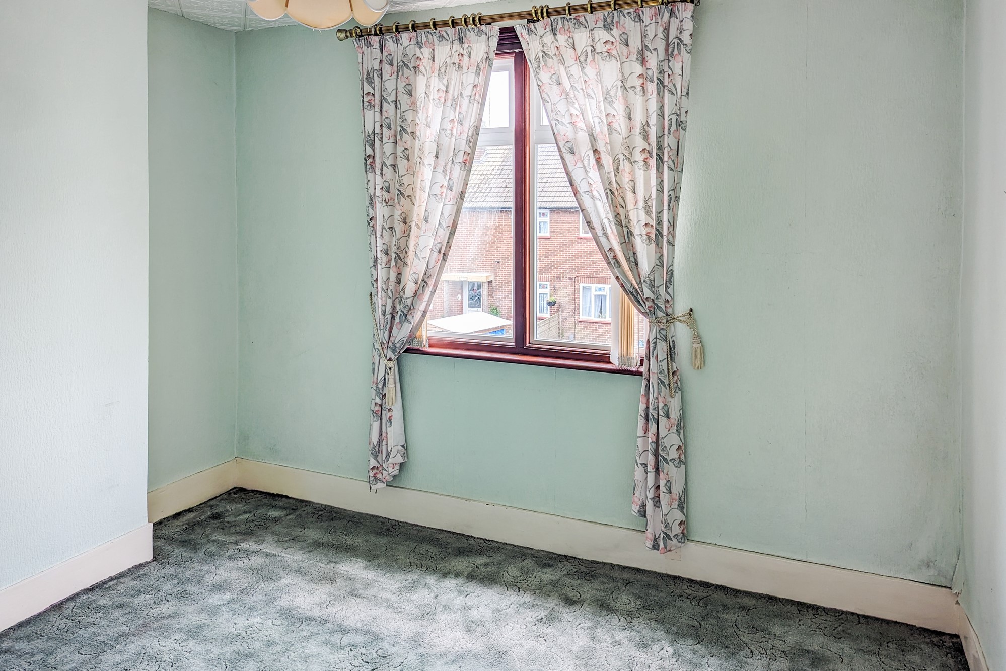 17 Oak Road, Erith, Kent, DA8 2NL