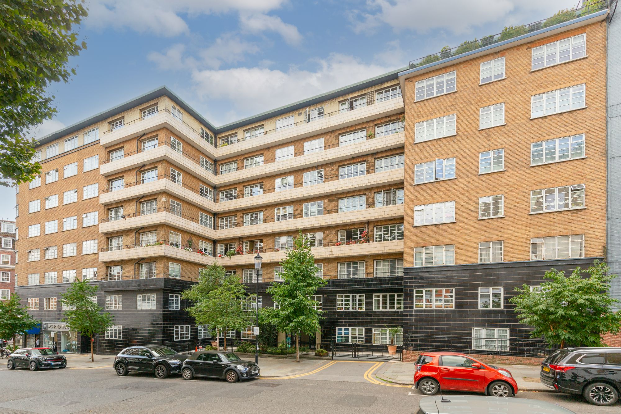 46 Winchester Court, Vicarage Gate, London, W8 4AE