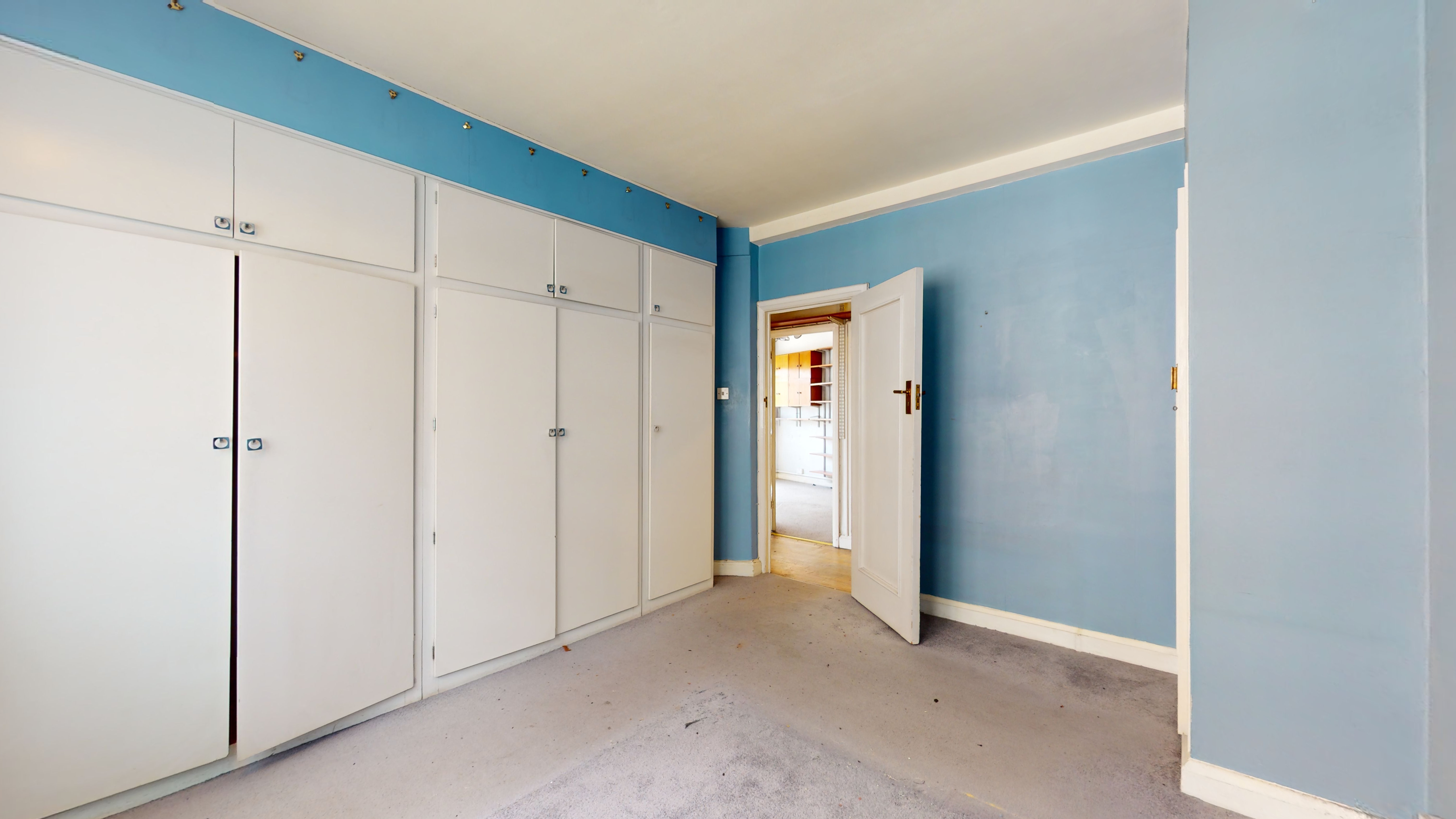 46 Winchester Court, Vicarage Gate, London, W8 4AE