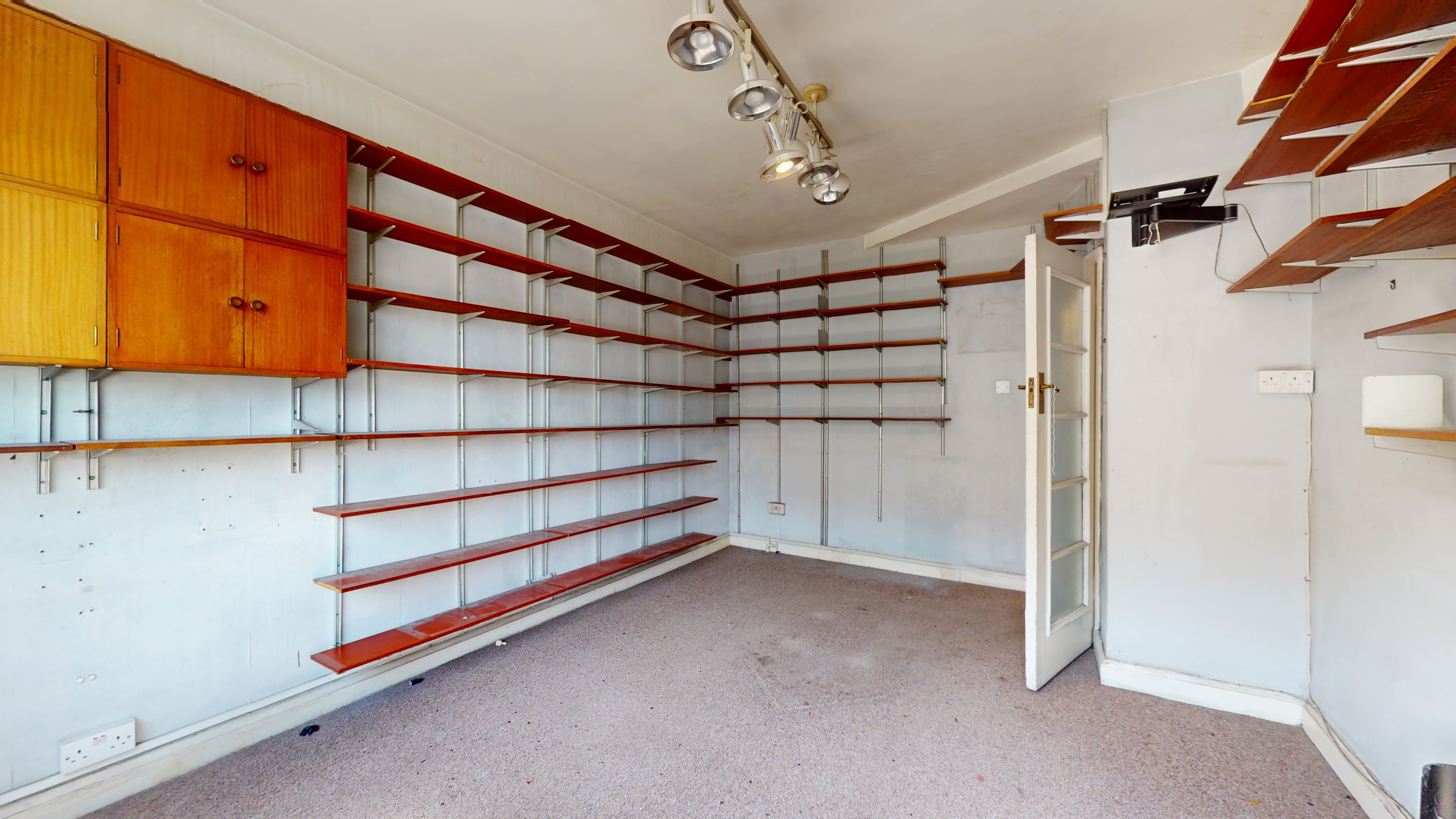 46 Winchester Court, Vicarage Gate, London, W8 4AE