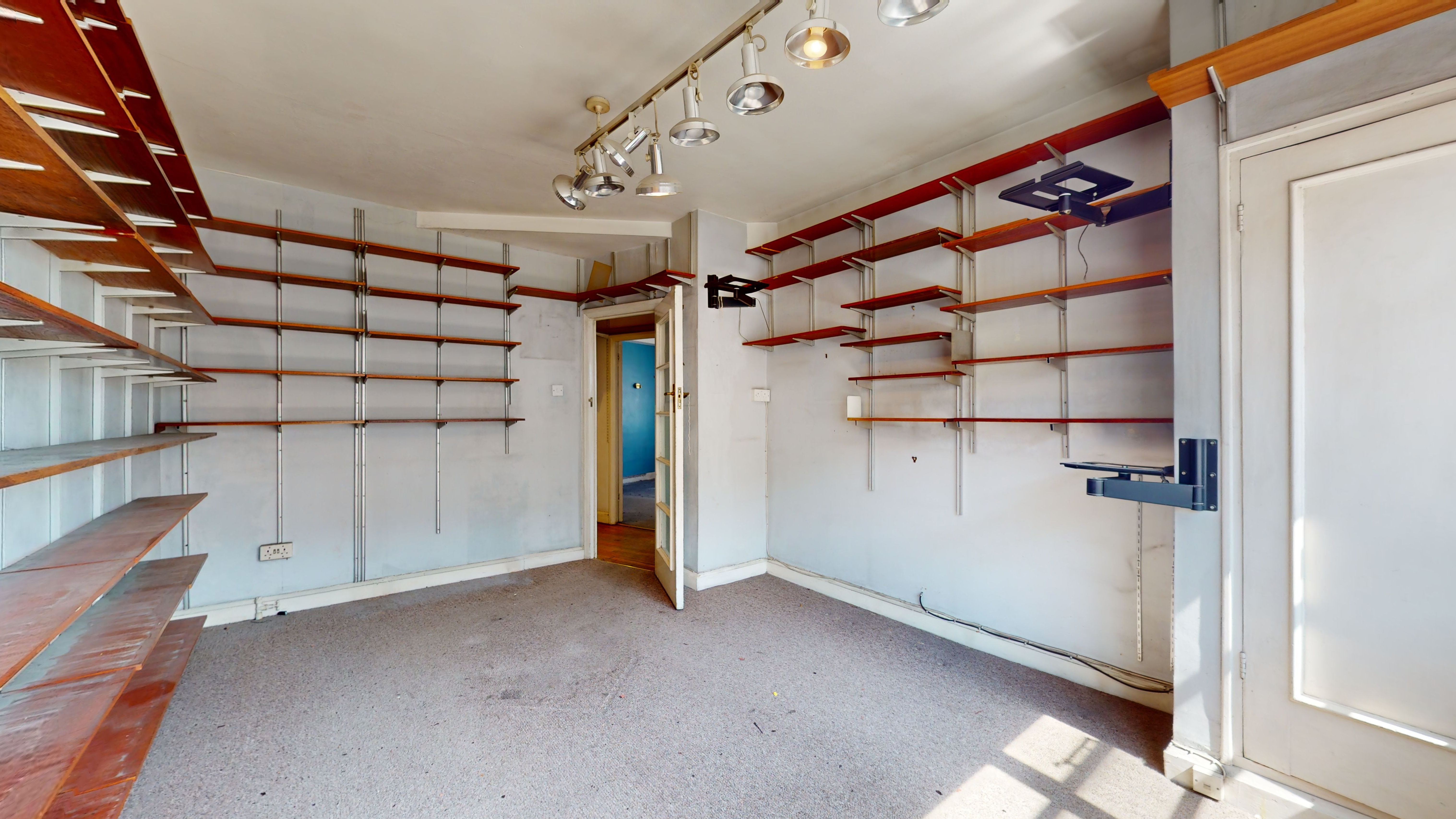46 Winchester Court, Vicarage Gate, London, W8 4AE