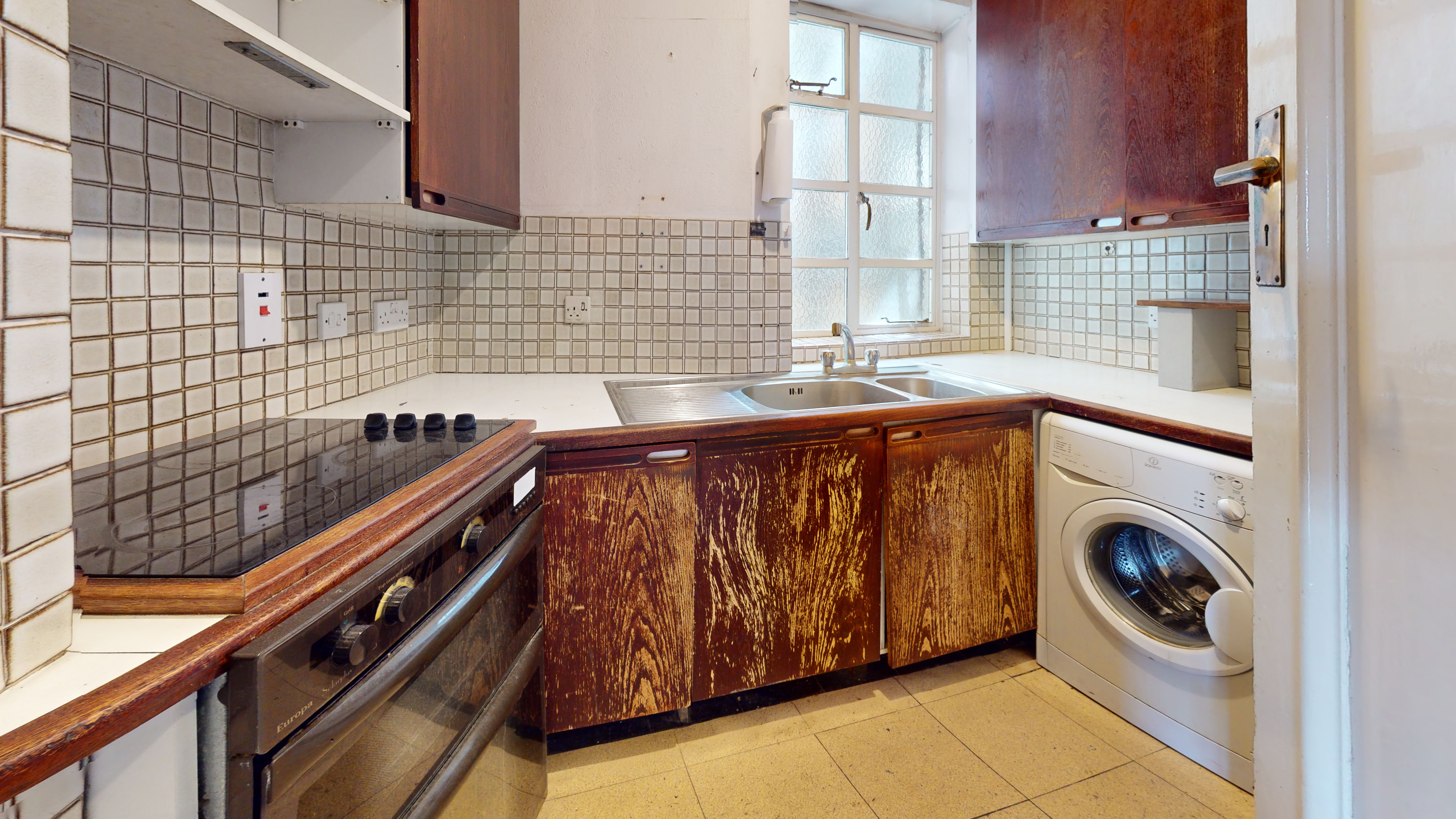 46 Winchester Court, Vicarage Gate, London, W8 4AE