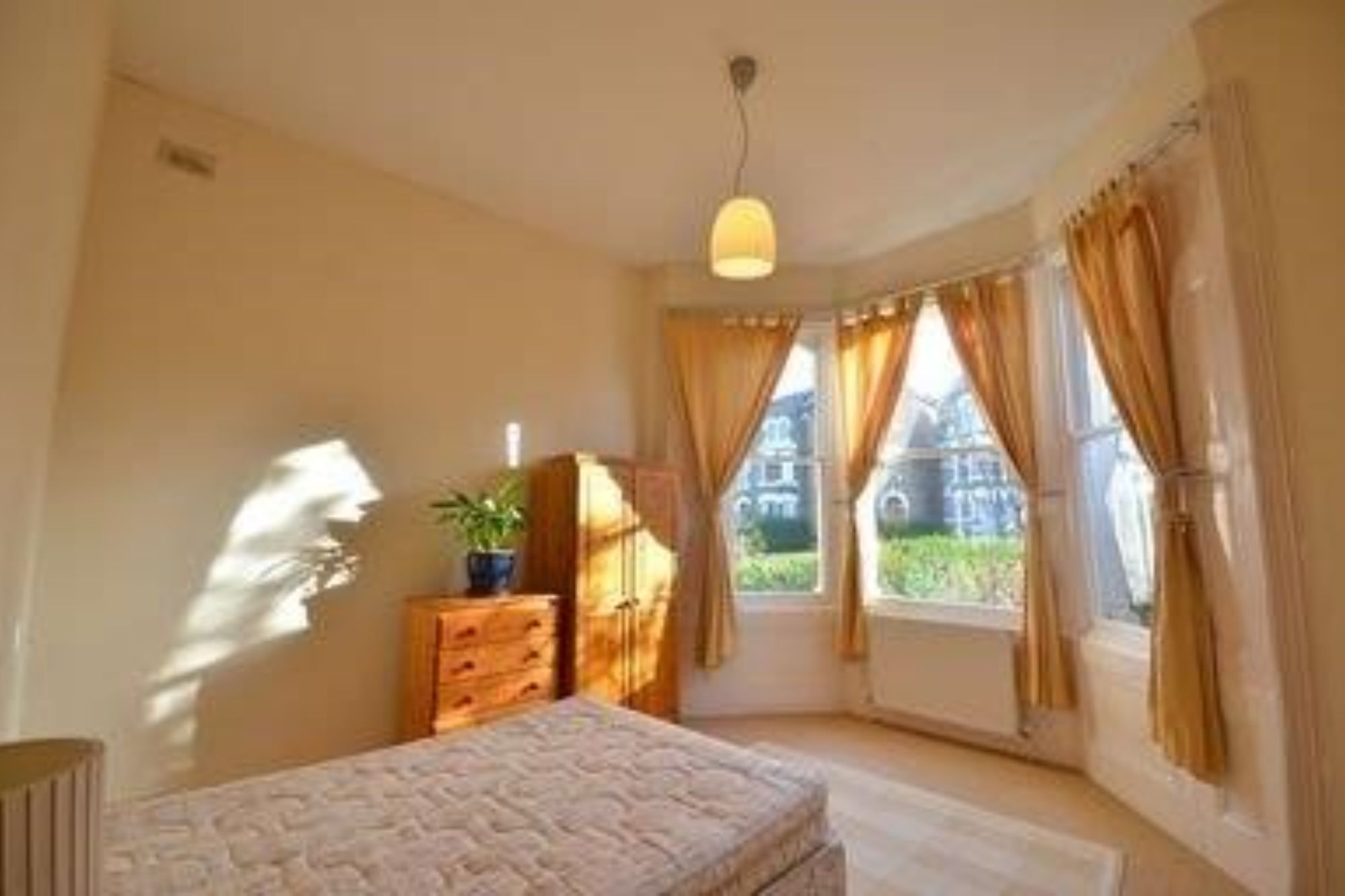 Flat B, 102 Breakspears Road, London SE4 1UD