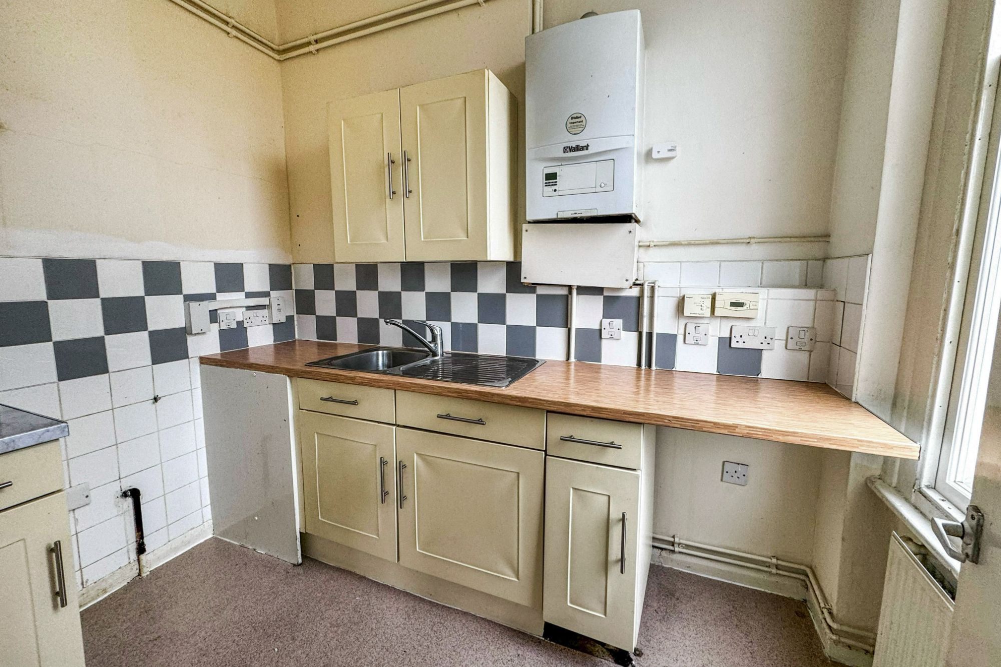 43B St Stephens Avenue, Shepherds Bush, London, W12 8JB
