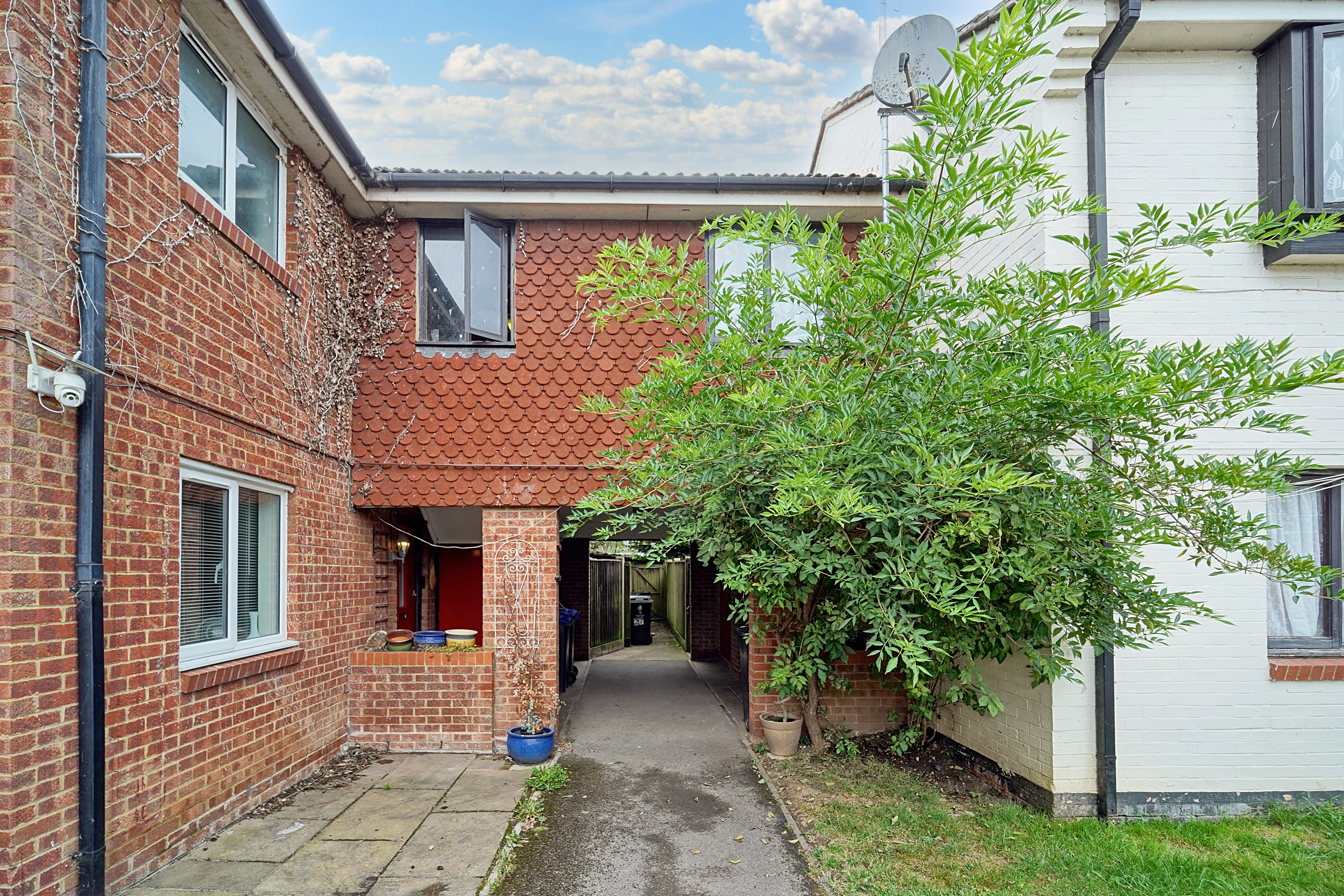 25 Blinco Lane, George Green, Slough, Buckinghamshire, SL3 6RG