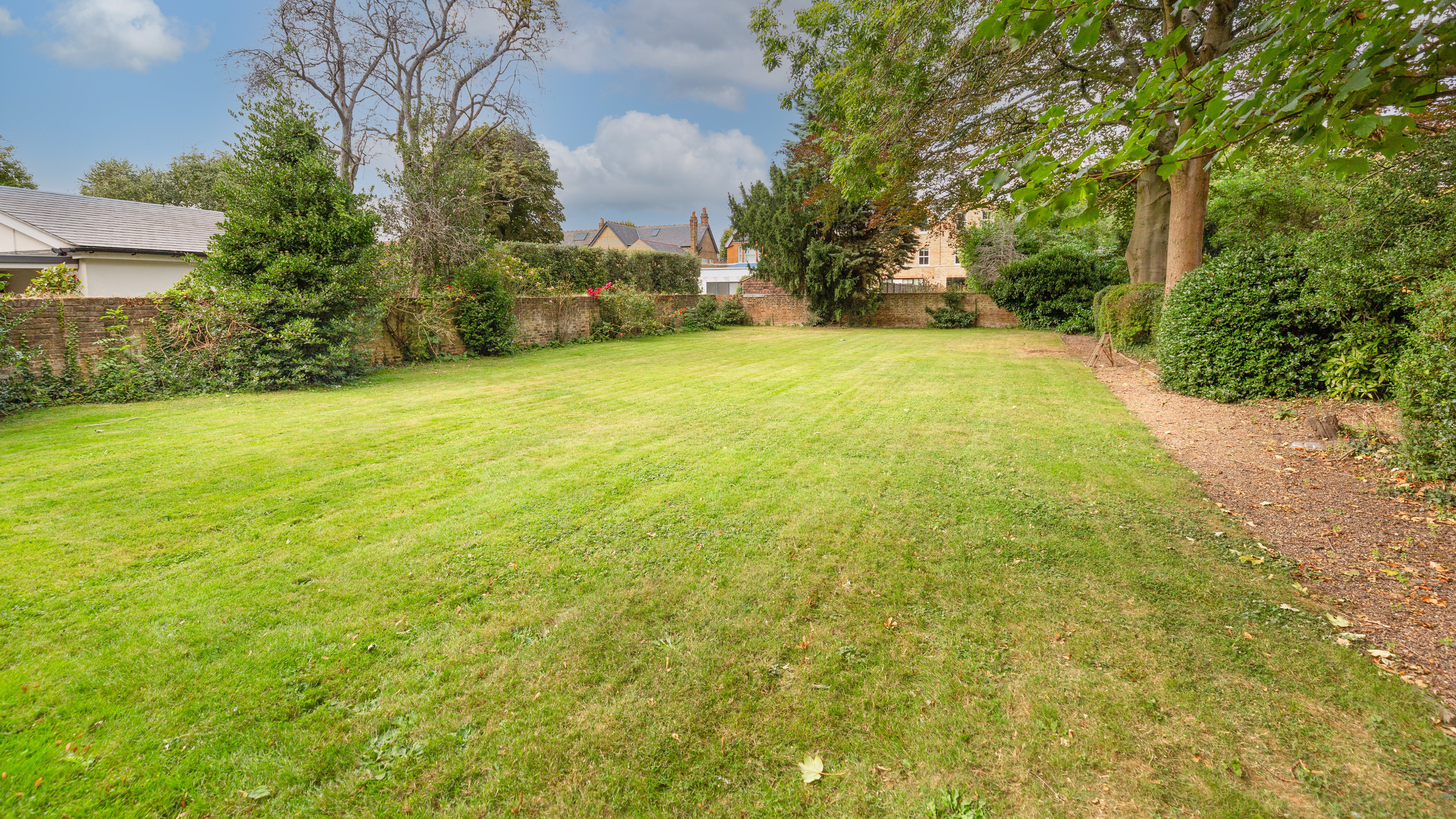 12 Hamilton Court, Hamilton Road, London, W5 2EJ