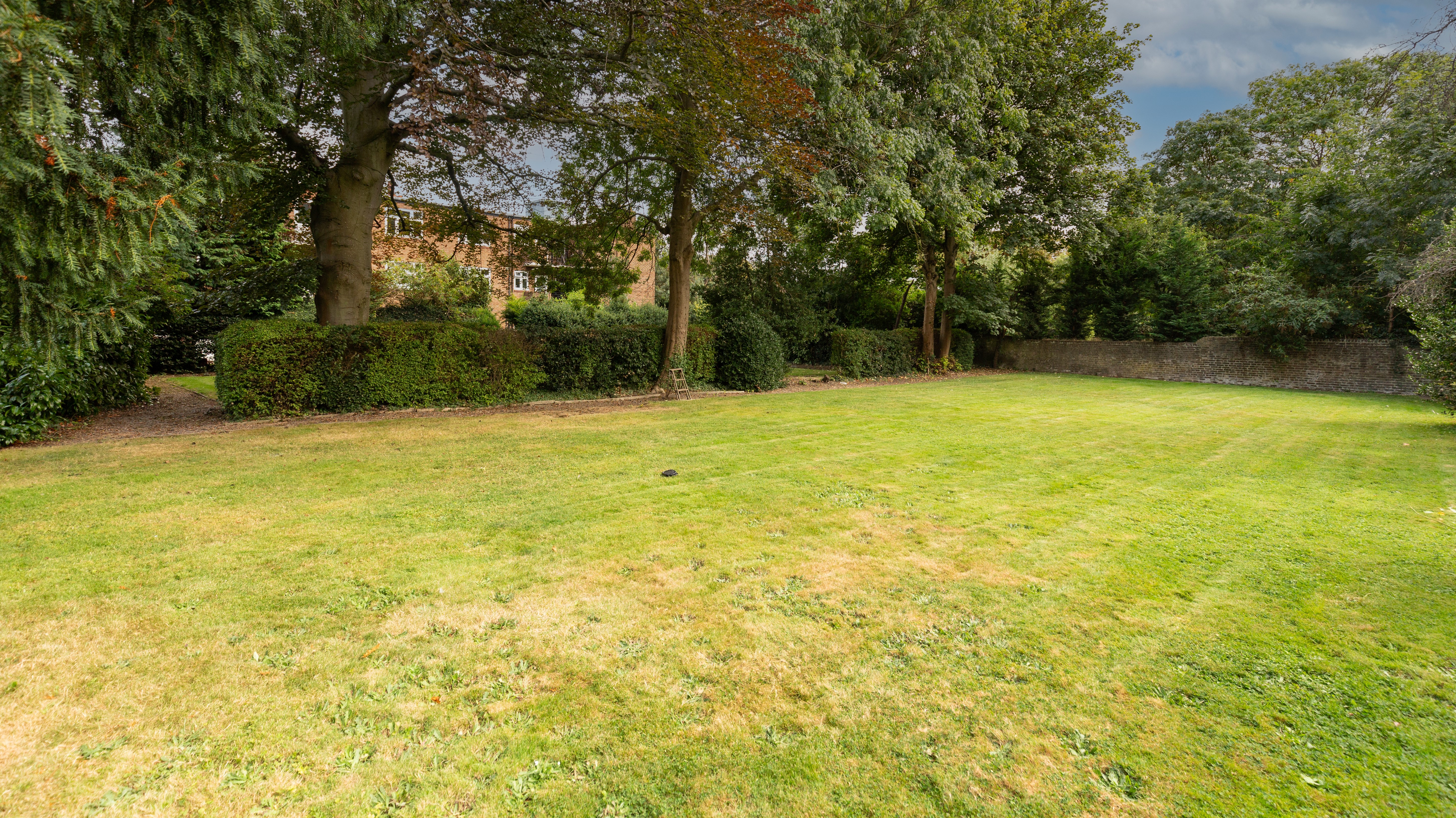 12 Hamilton Court, Hamilton Road, London, W5 2EJ