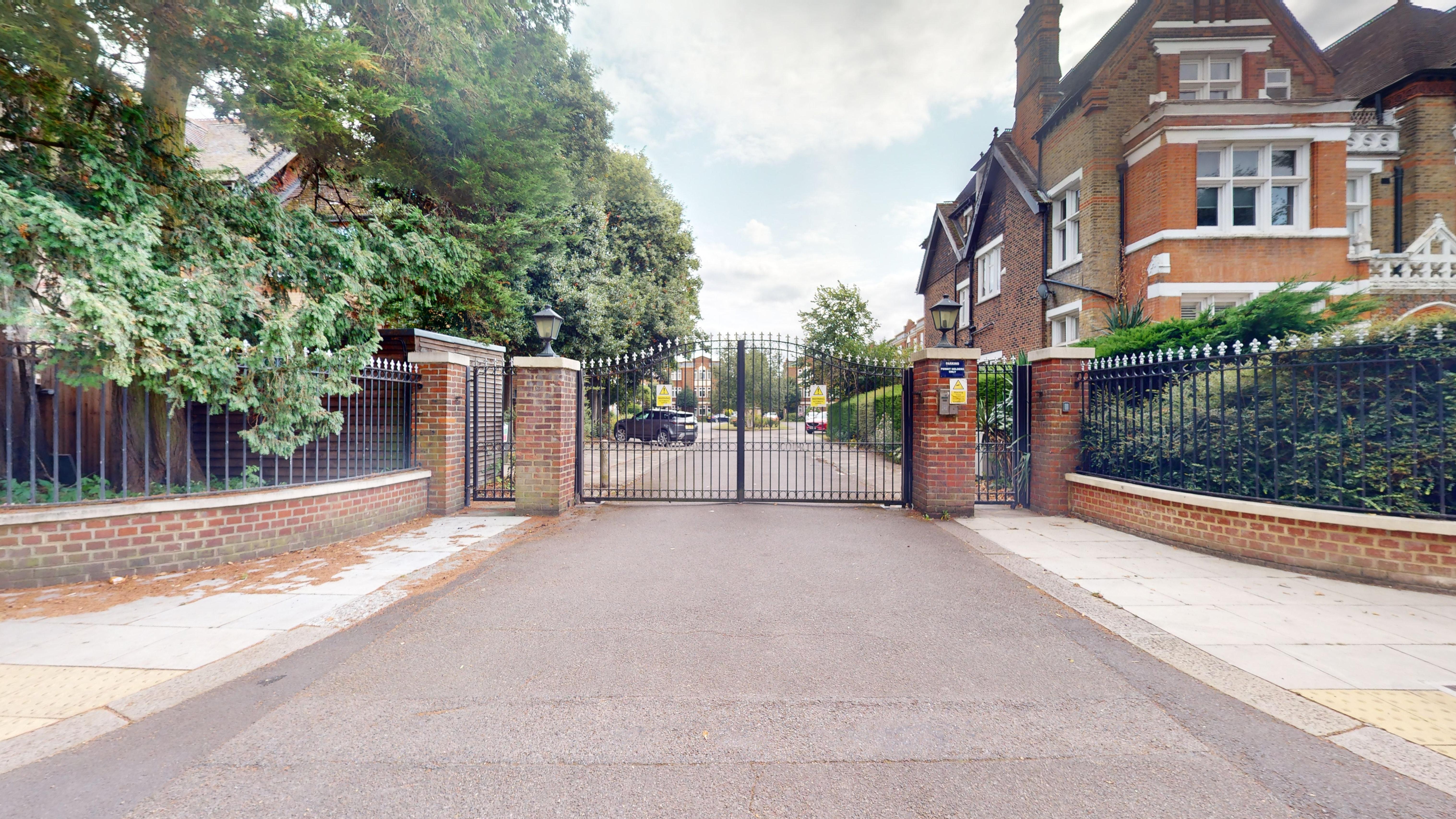 12 Hamilton Court, Hamilton Road, London, W5 2EJ