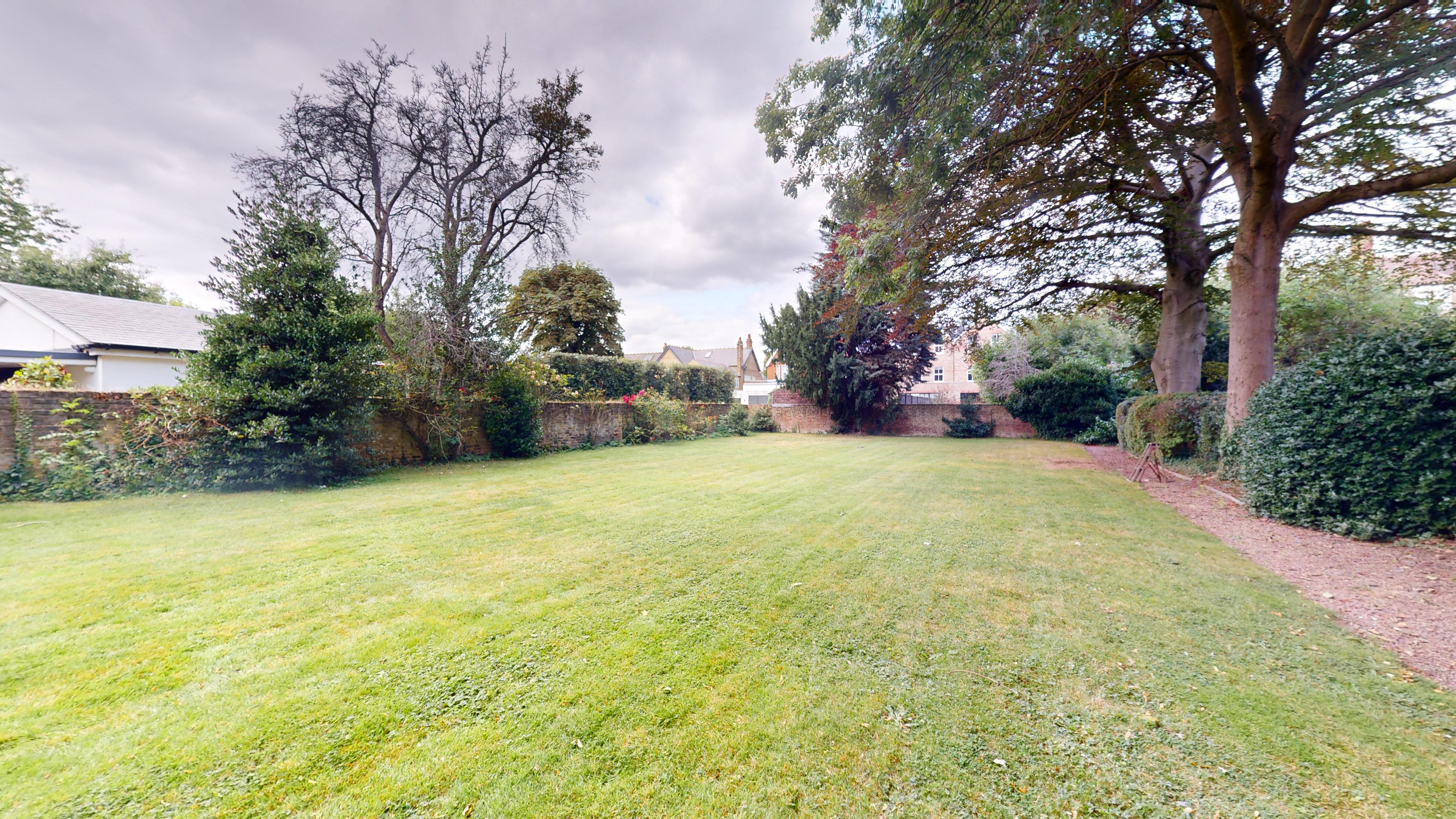 12 Hamilton Court, Hamilton Road, London, W5 2EJ