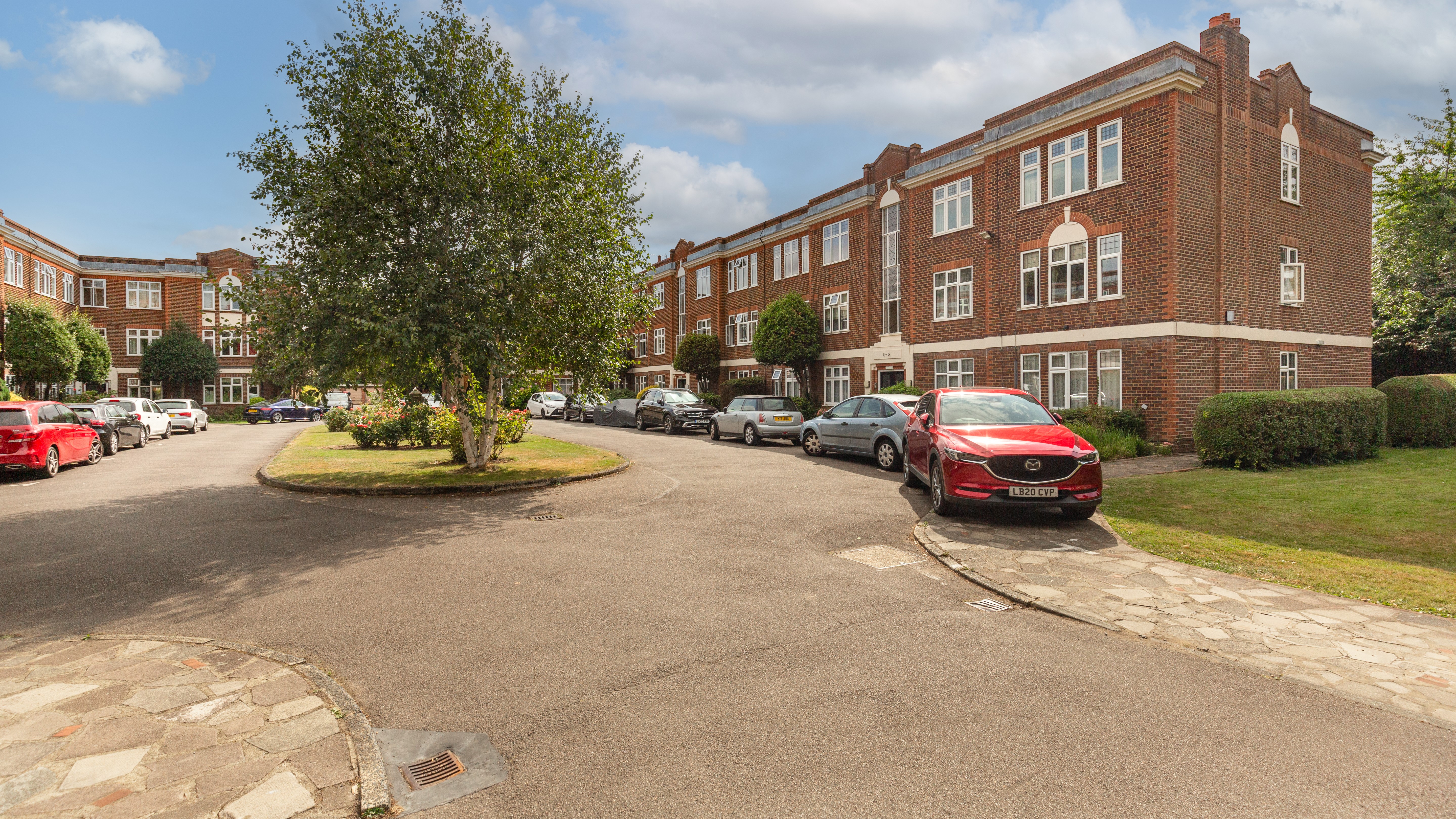 12 Hamilton Court, Hamilton Road, London, W5 2EJ