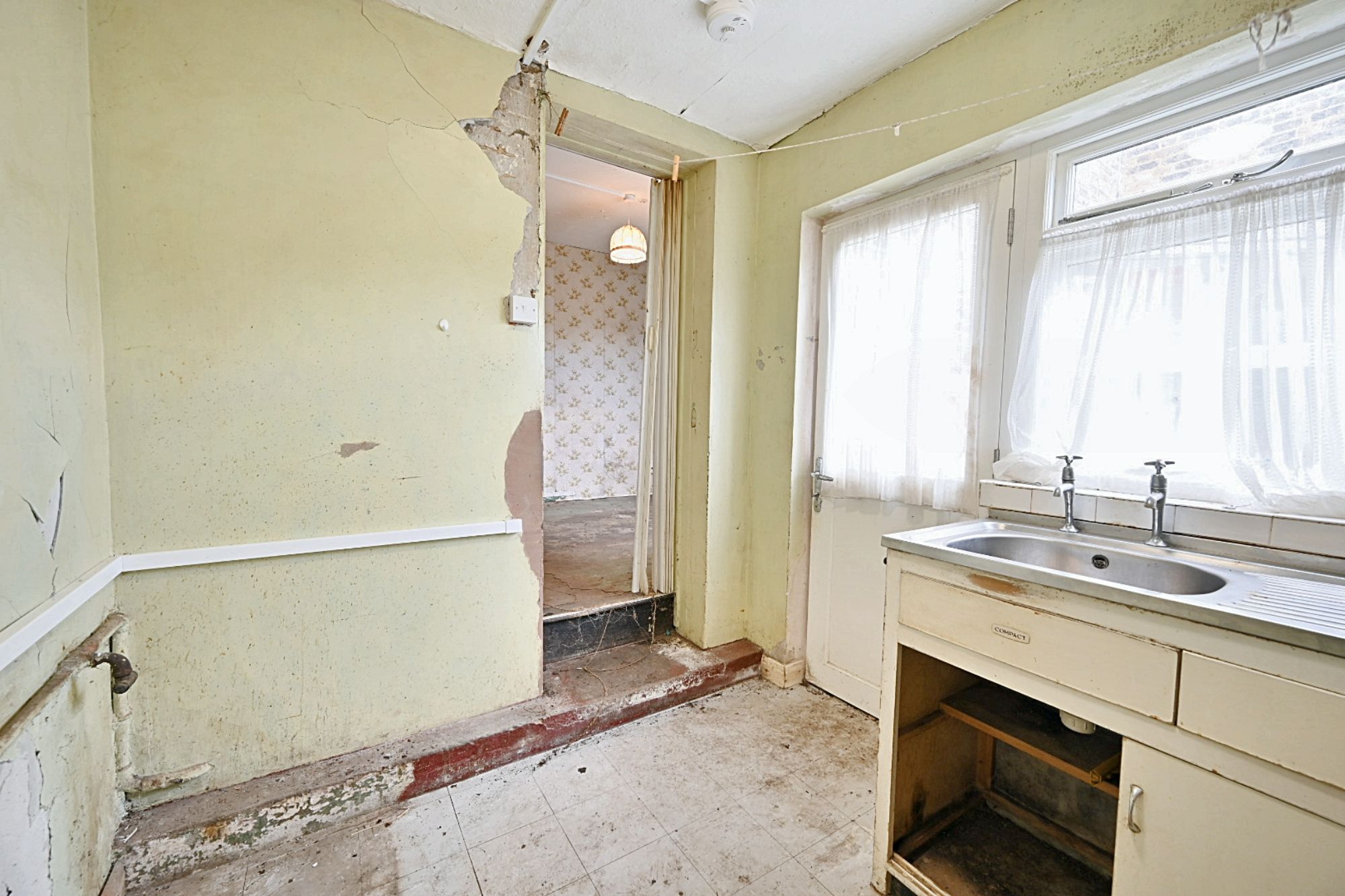 16 Trindles Road, South Nutfield, Surrey, RH1 4JN