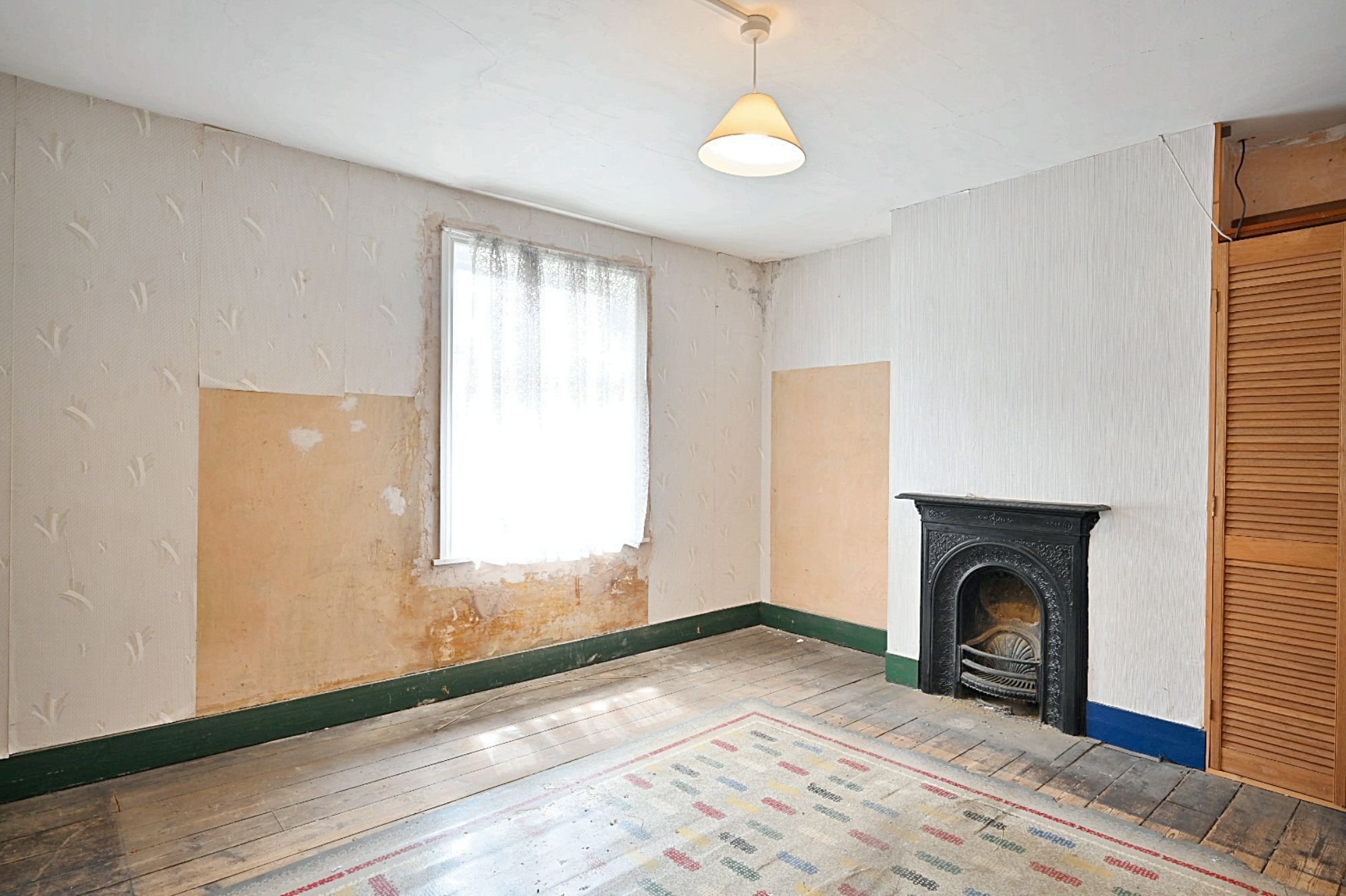 16 Trindles Road, South Nutfield, Surrey, RH1 4JN