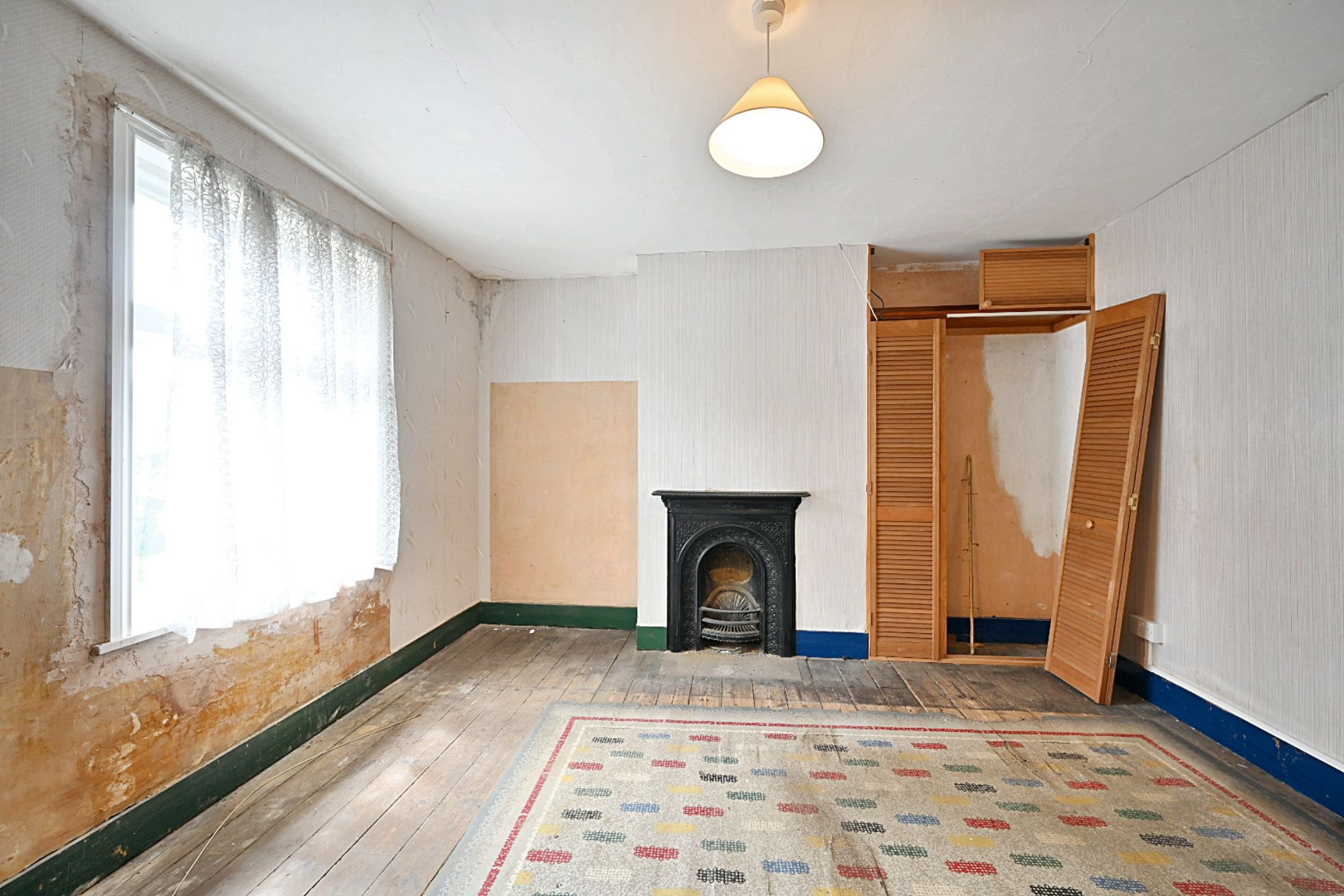 16 Trindles Road, South Nutfield, Surrey, RH1 4JN