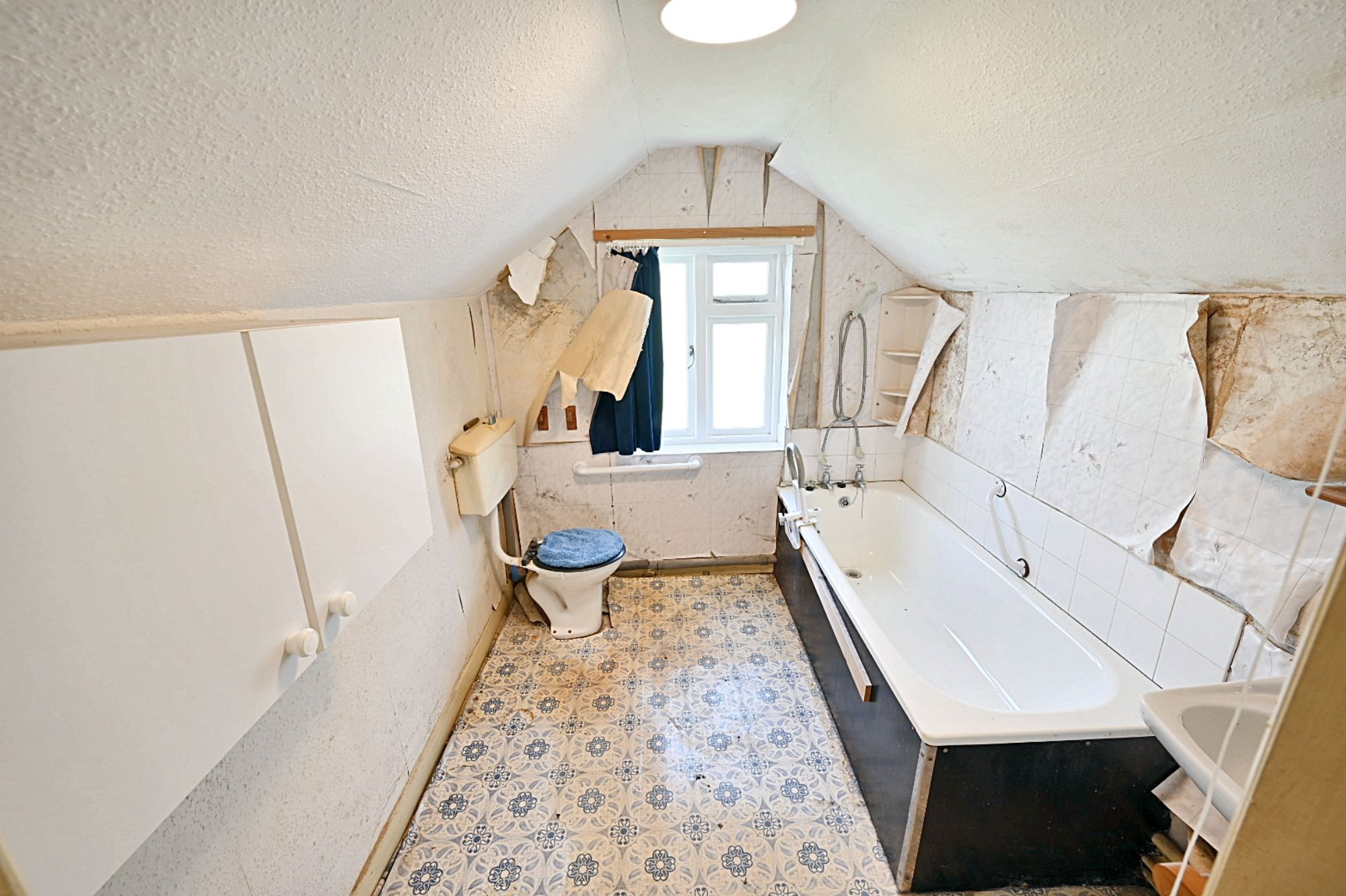 16 Trindles Road, South Nutfield, Surrey, RH1 4JN