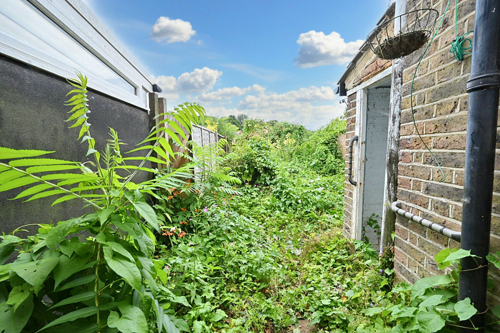 16 Trindles Road, South Nutfield, Surrey, RH1 4JN